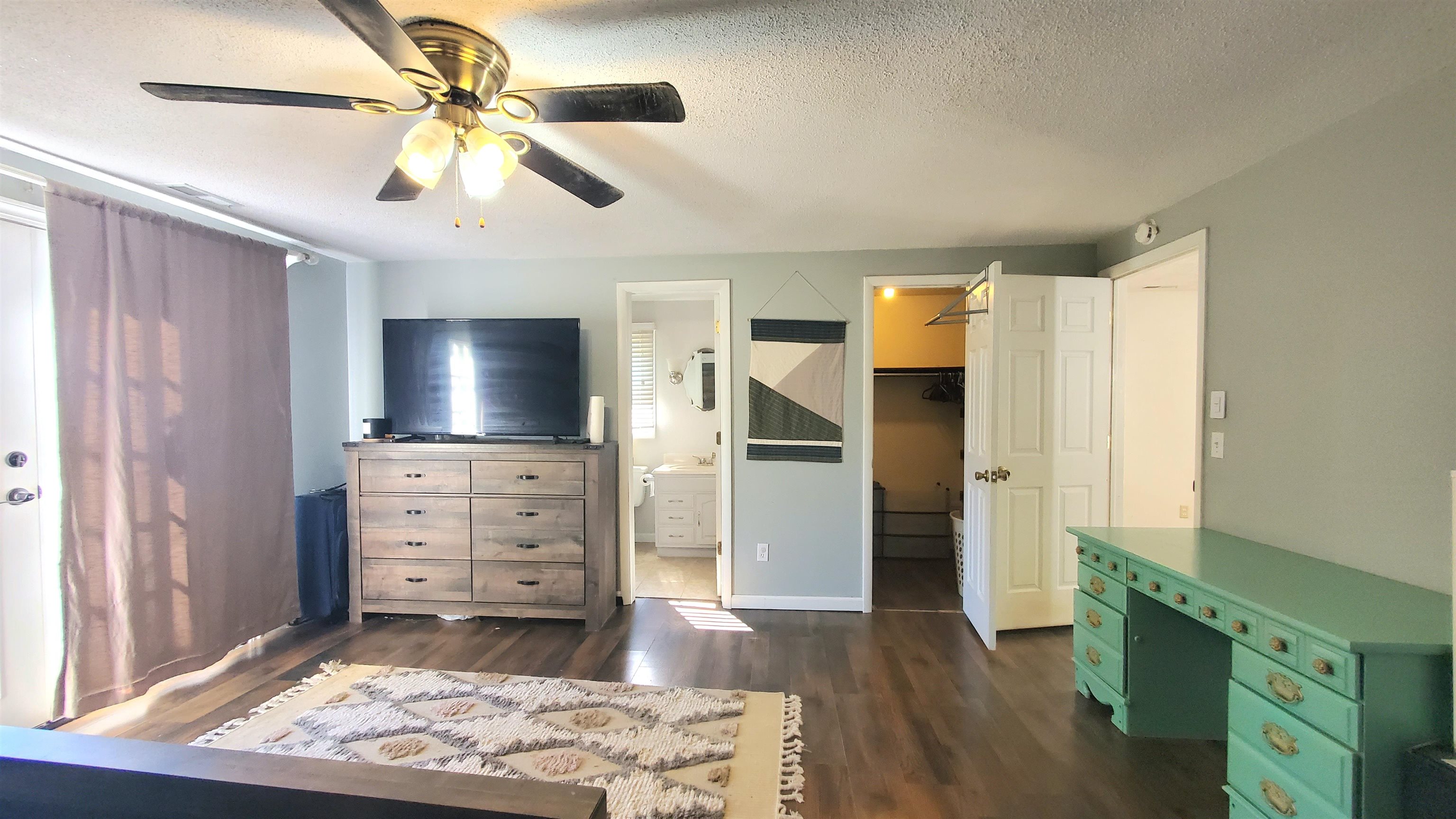 1535 Darby