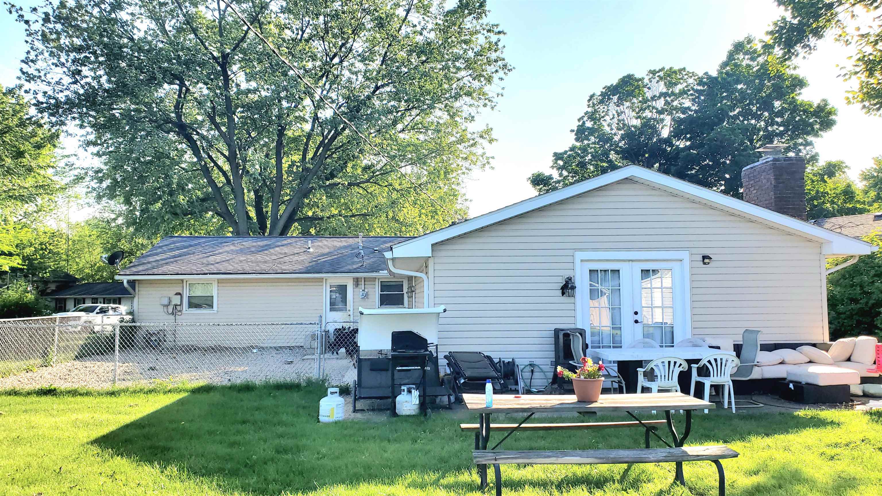 1535 Darby