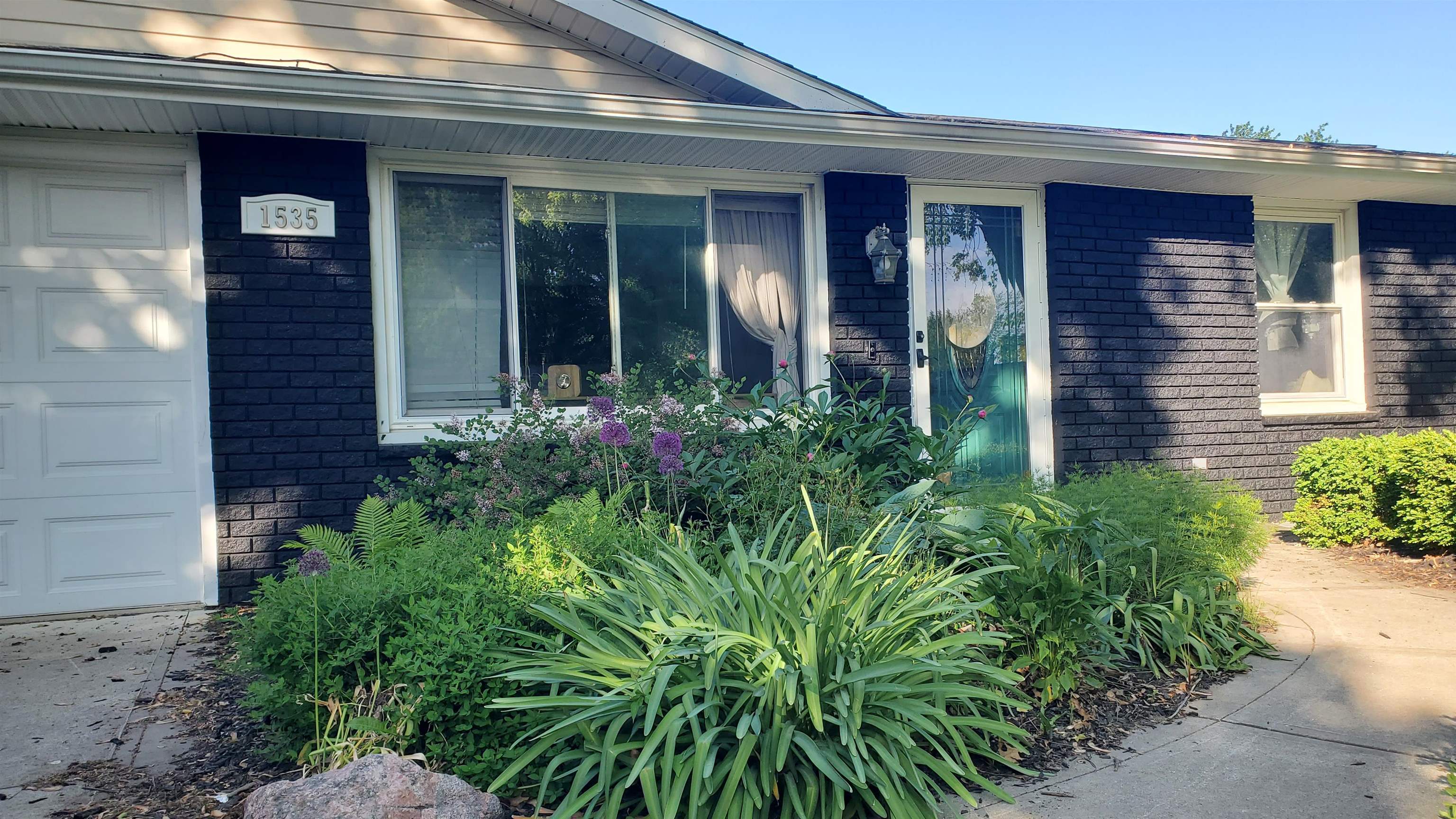 1535 Darby
