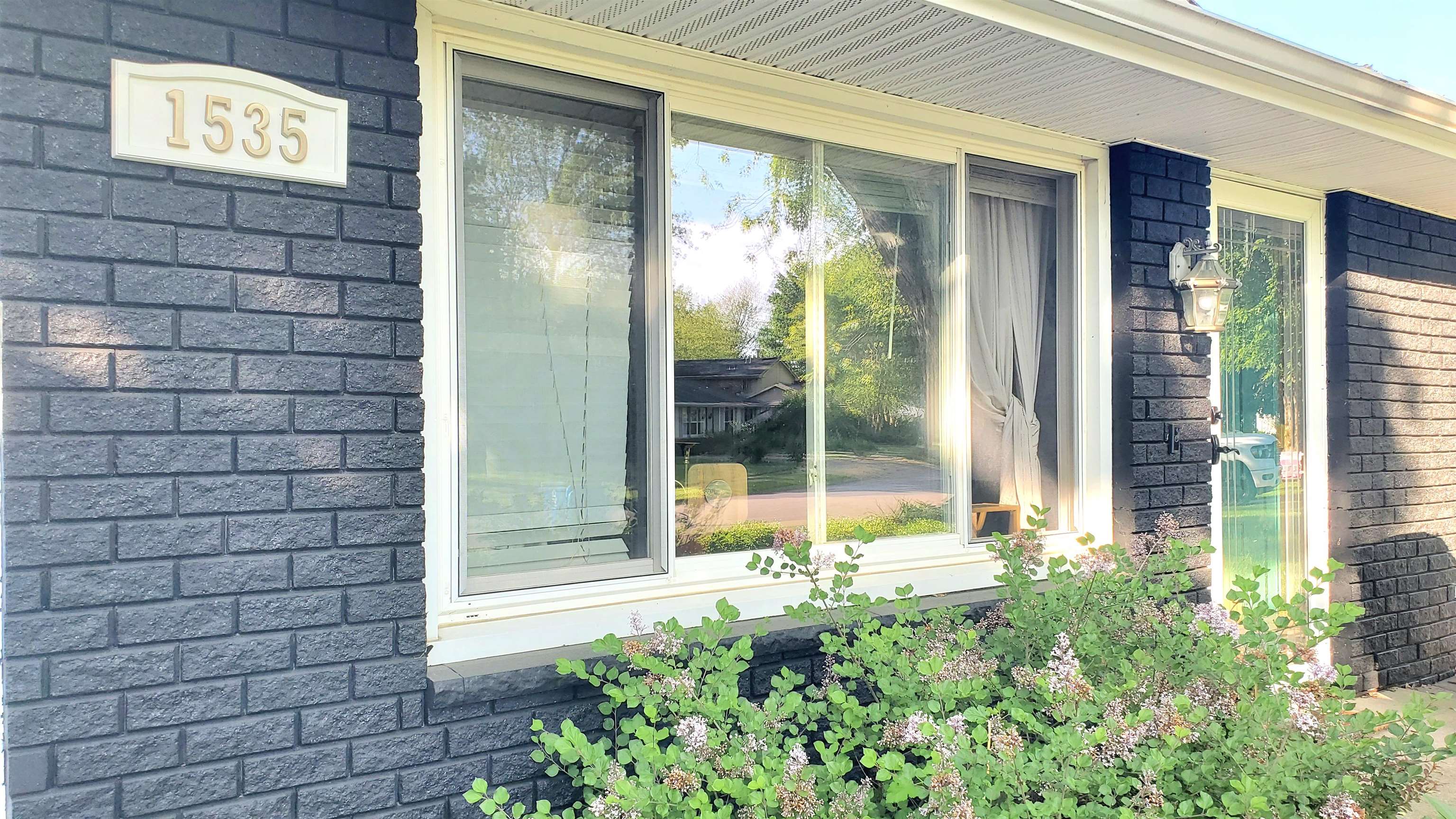 1535 Darby