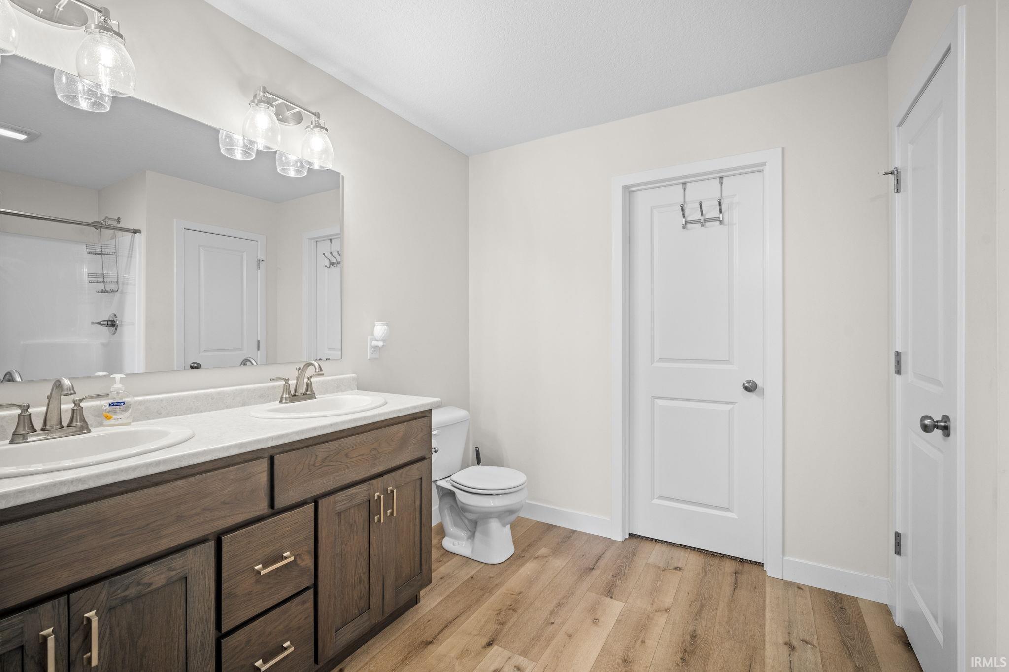 1286 Lone Oak