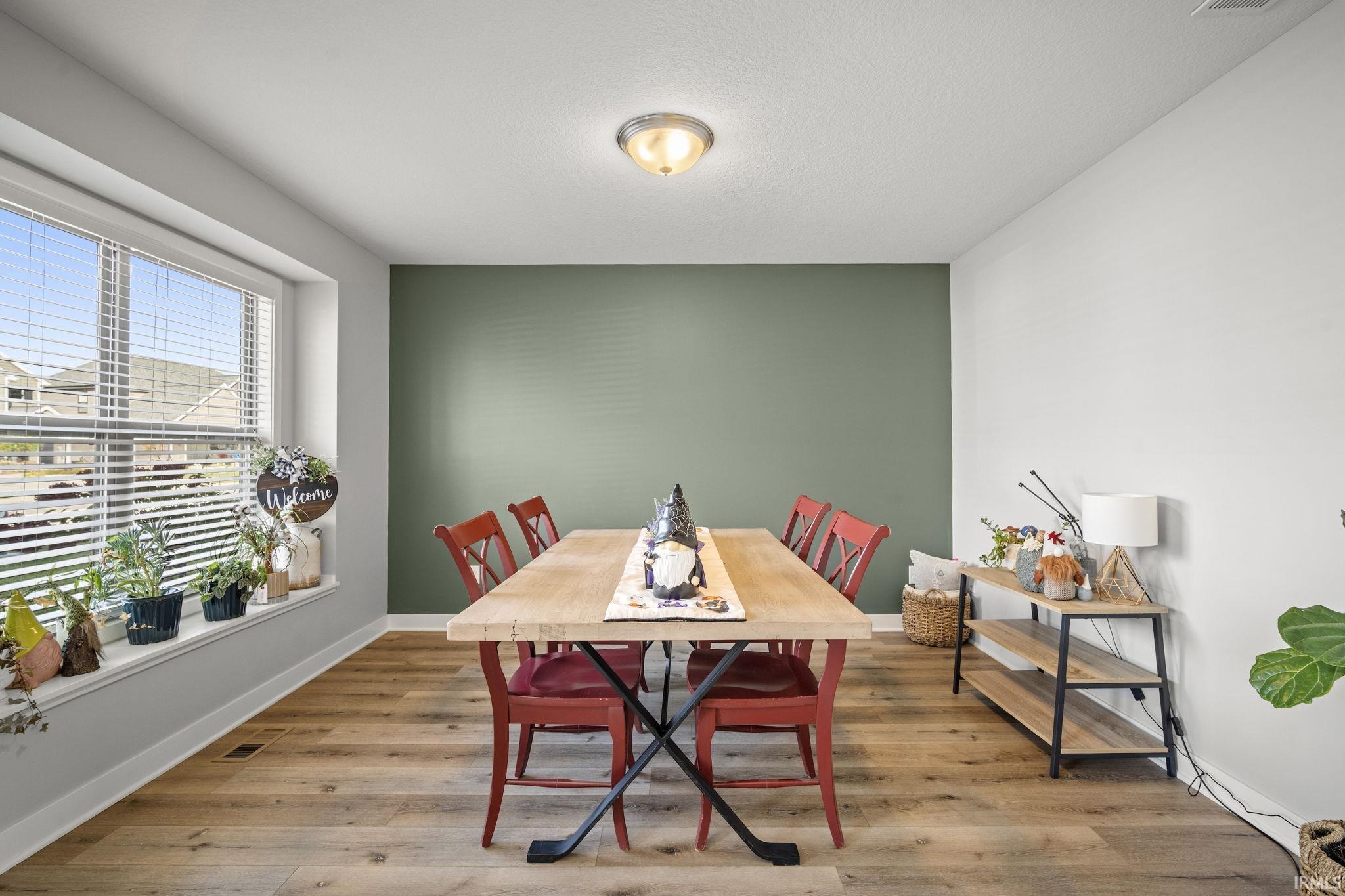1286 Lone Oak