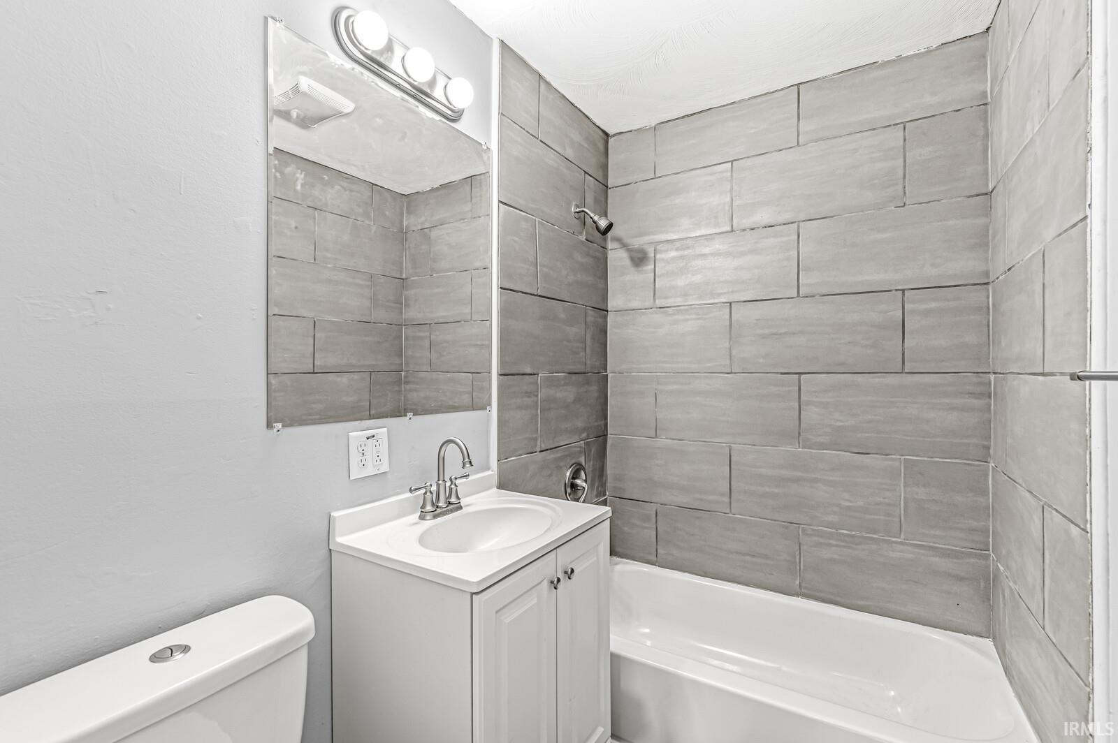 1003 Woodbine