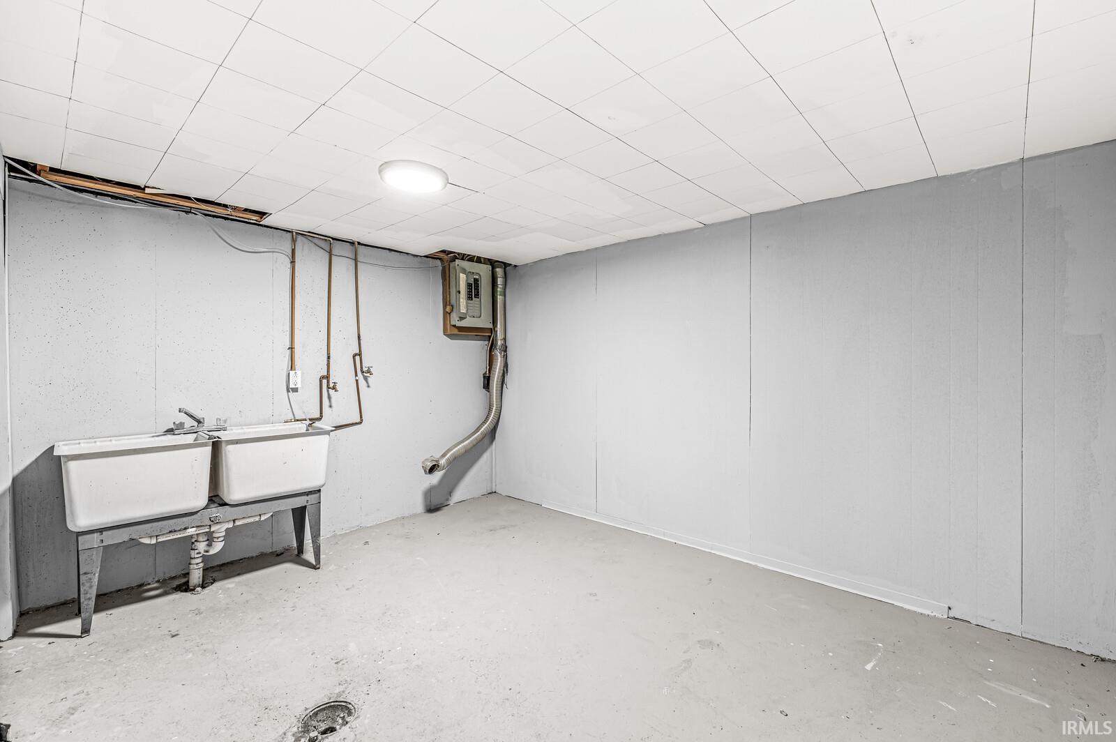 1003 Woodbine