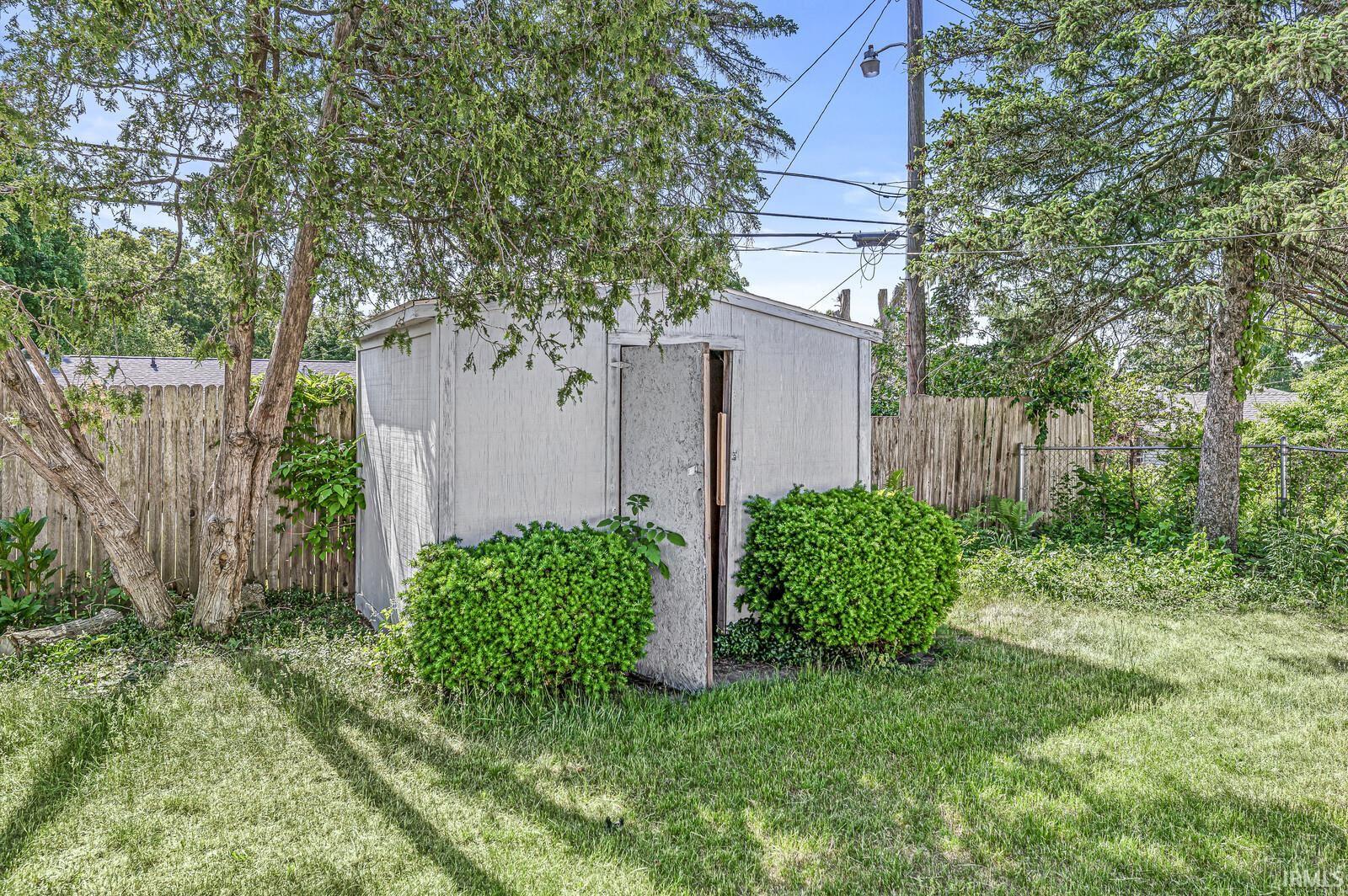 1003 Woodbine