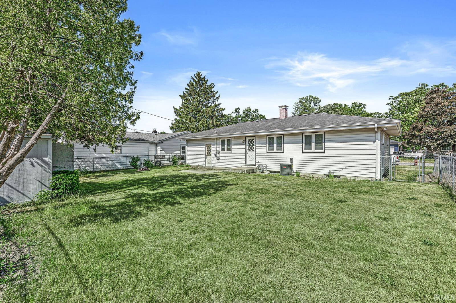 1003 Woodbine