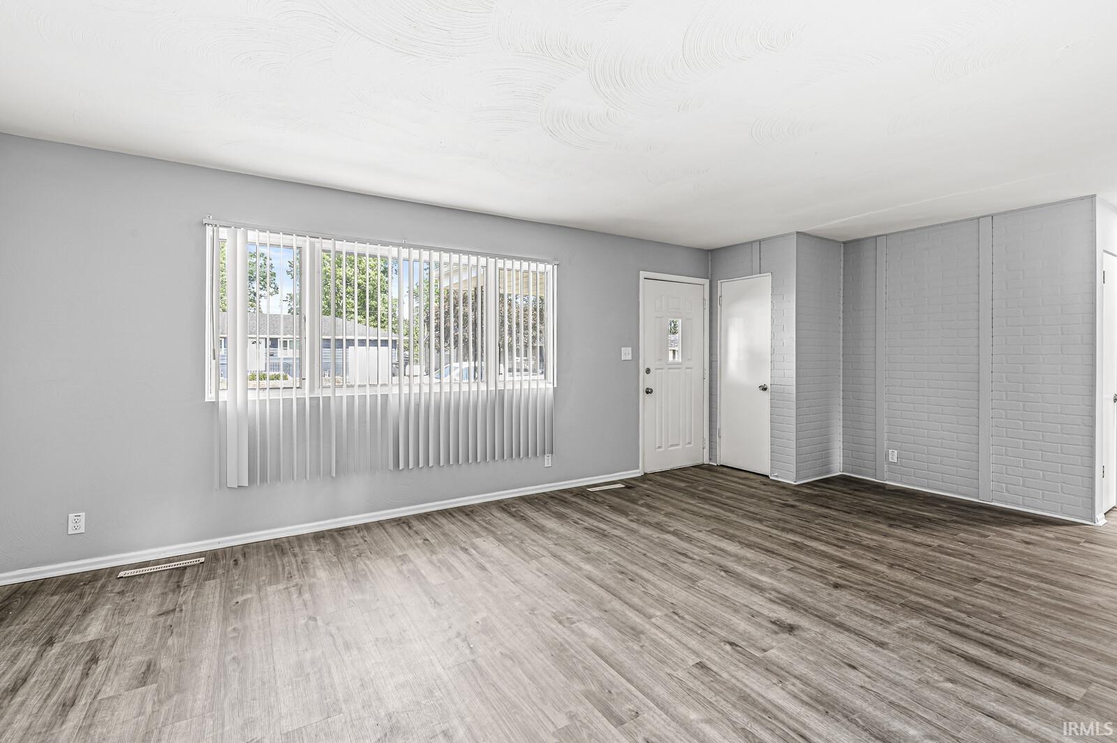 1003 Woodbine