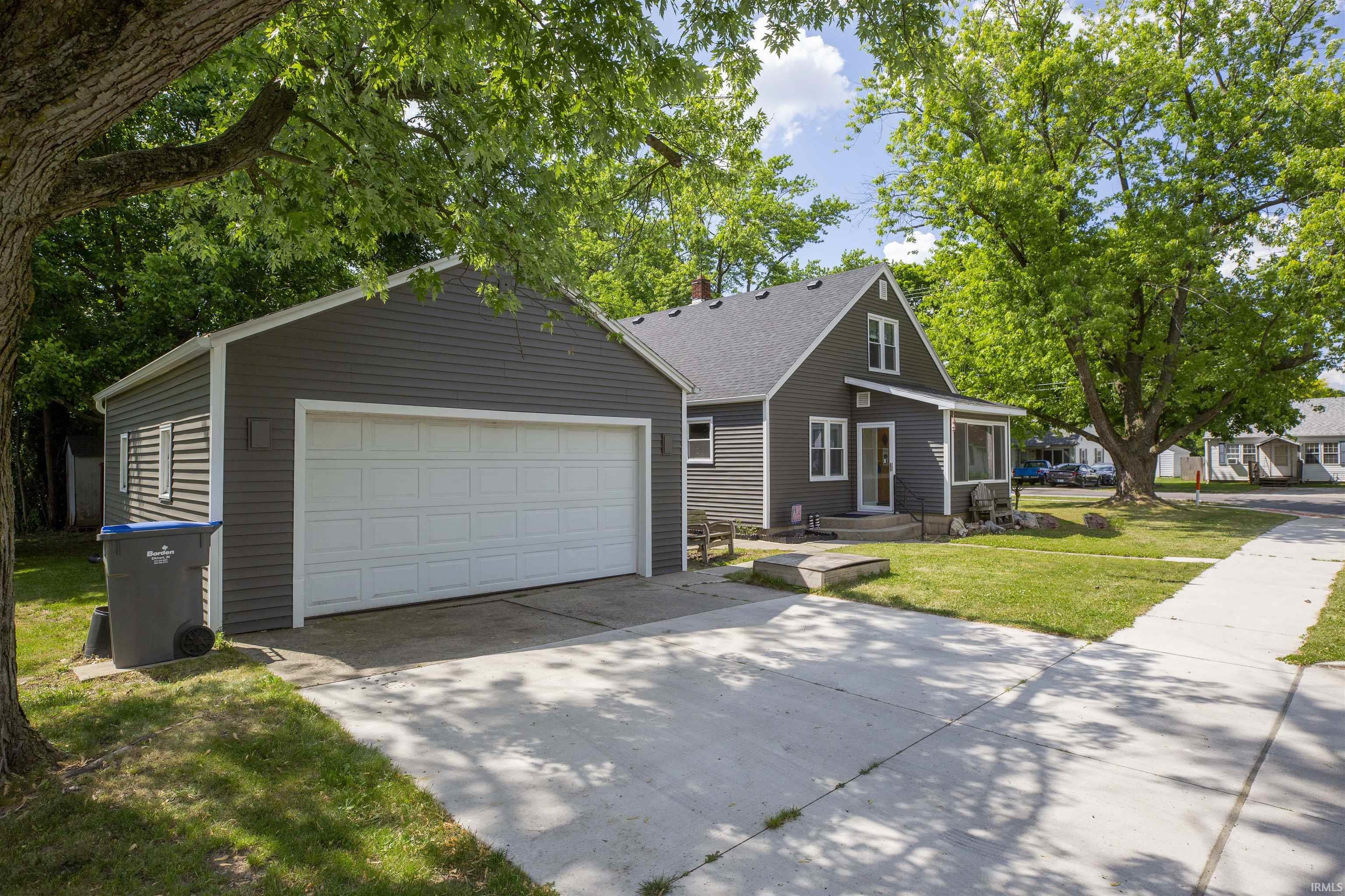 1208 Plymouth