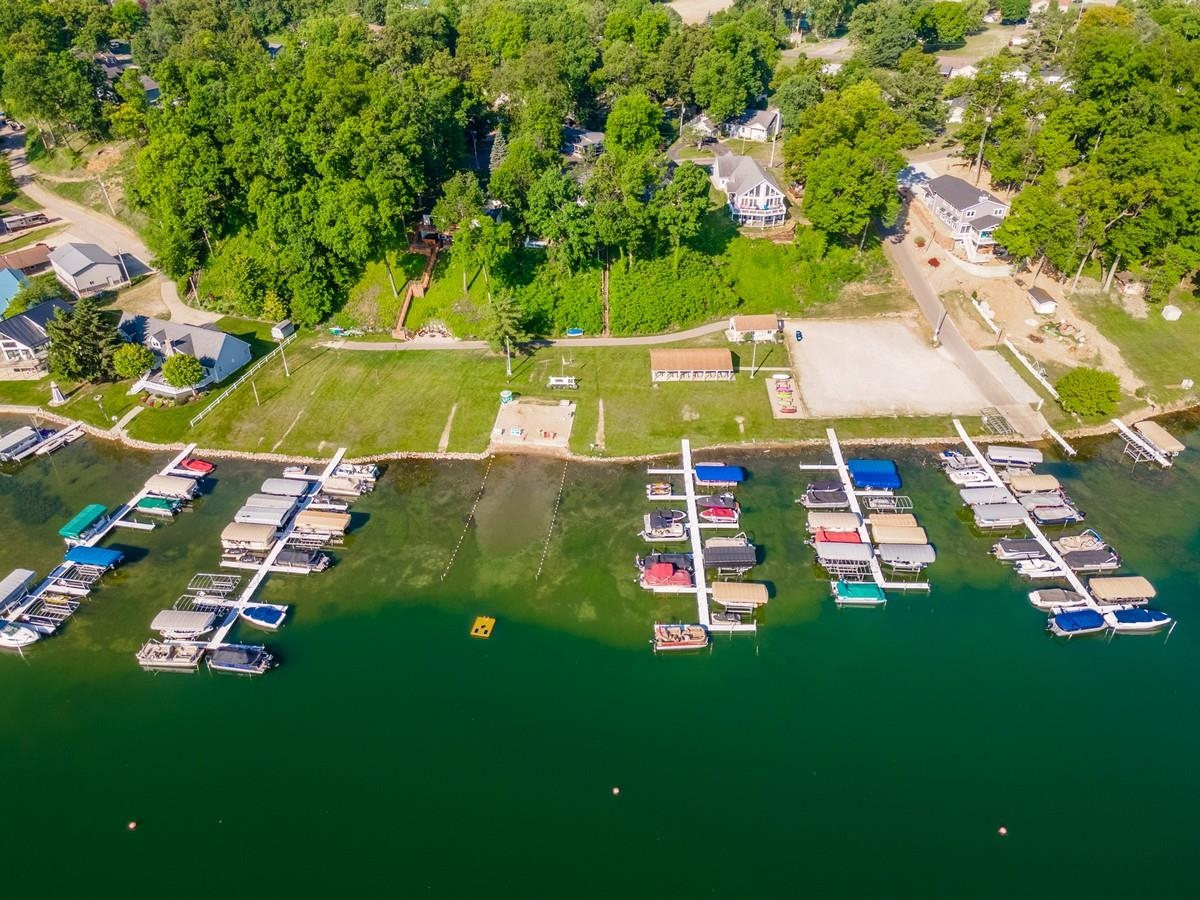 100 Lane 585 Lake James