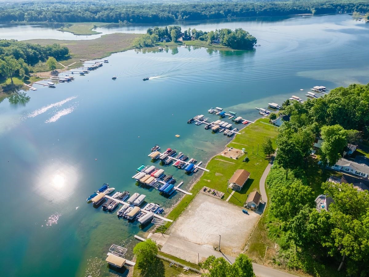100 Lane 585 Lake James