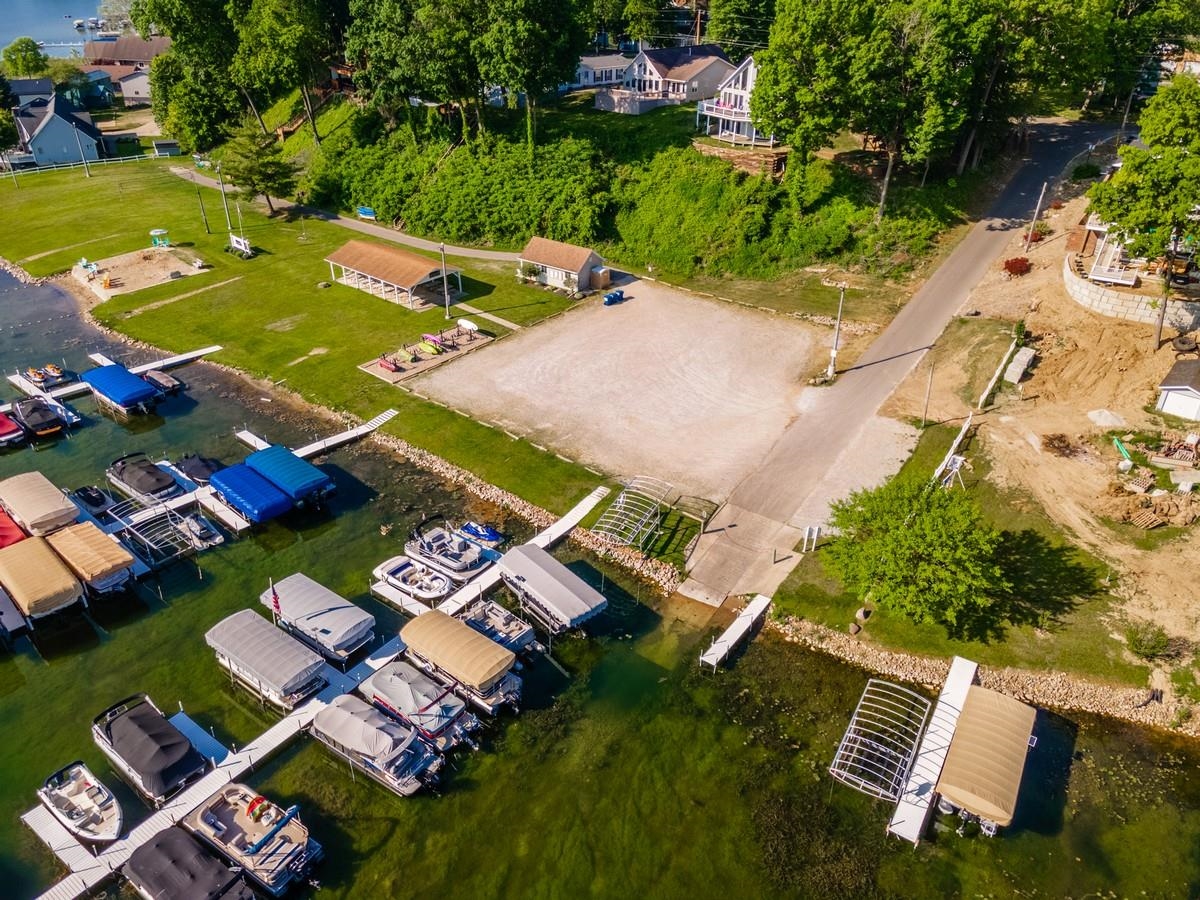 100 Lane 585 Lake James