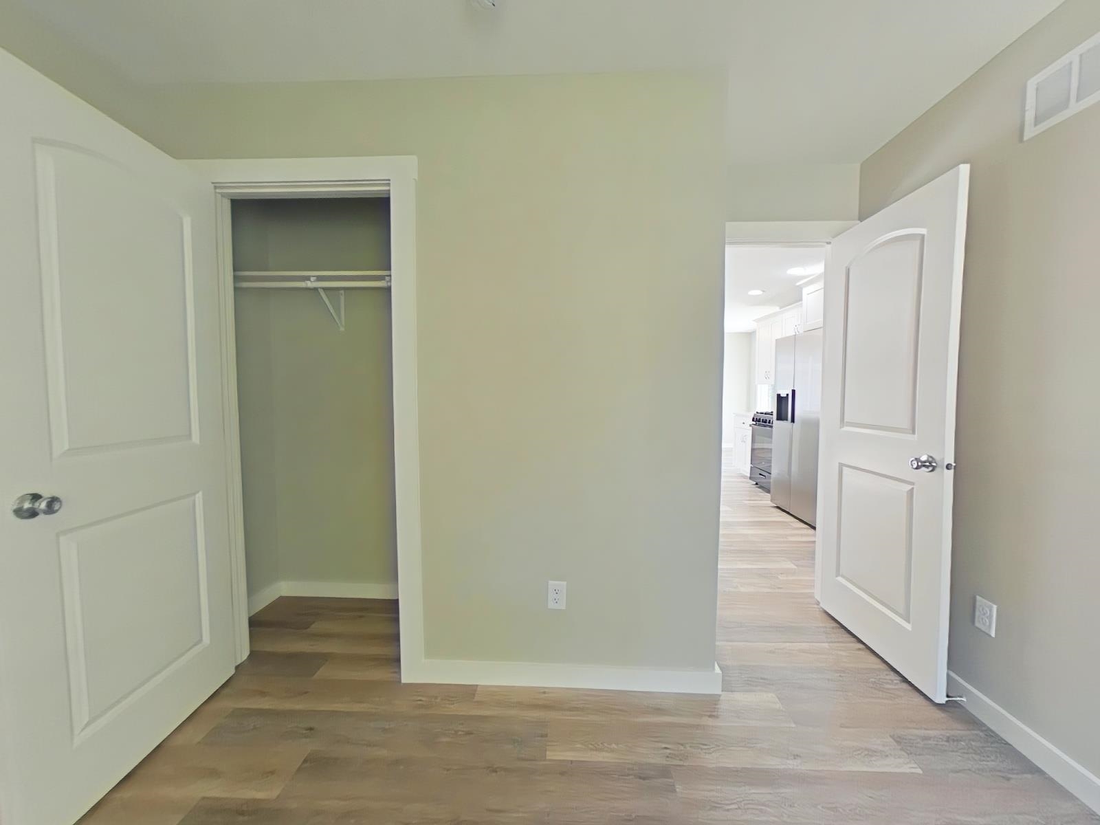 26082 Lake Terrace