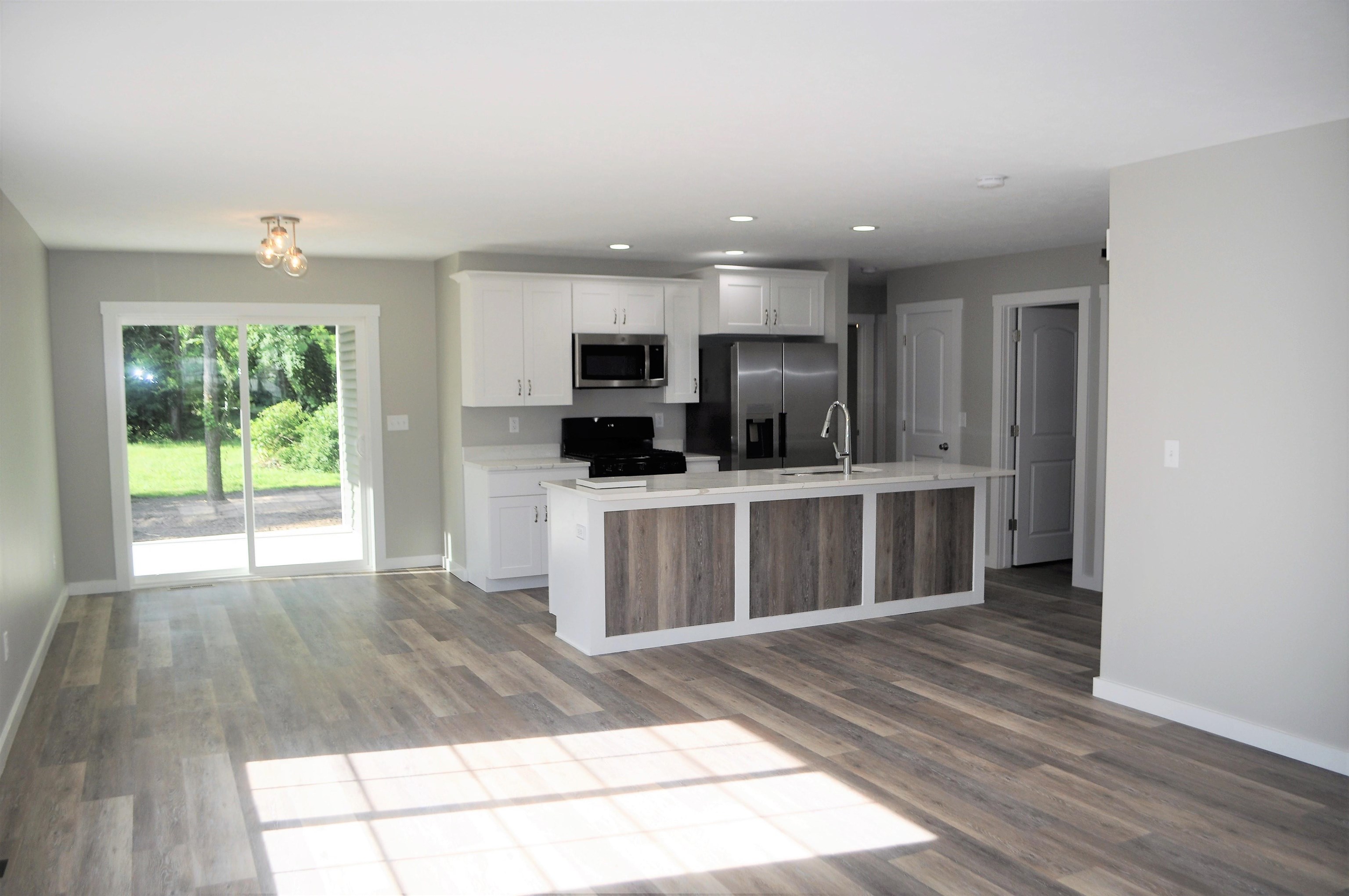 26082 Lake Terrace
