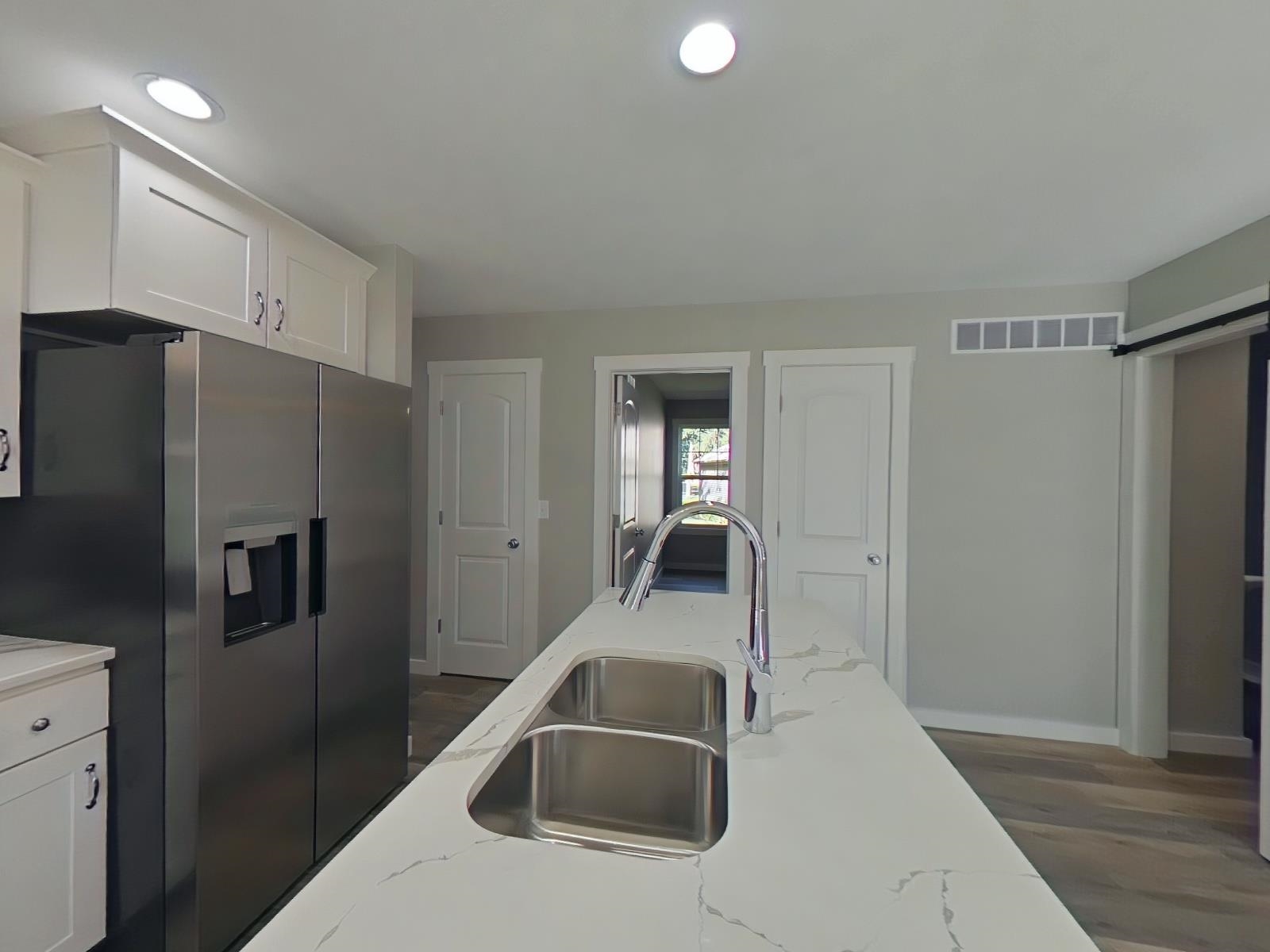 26082 Lake Terrace