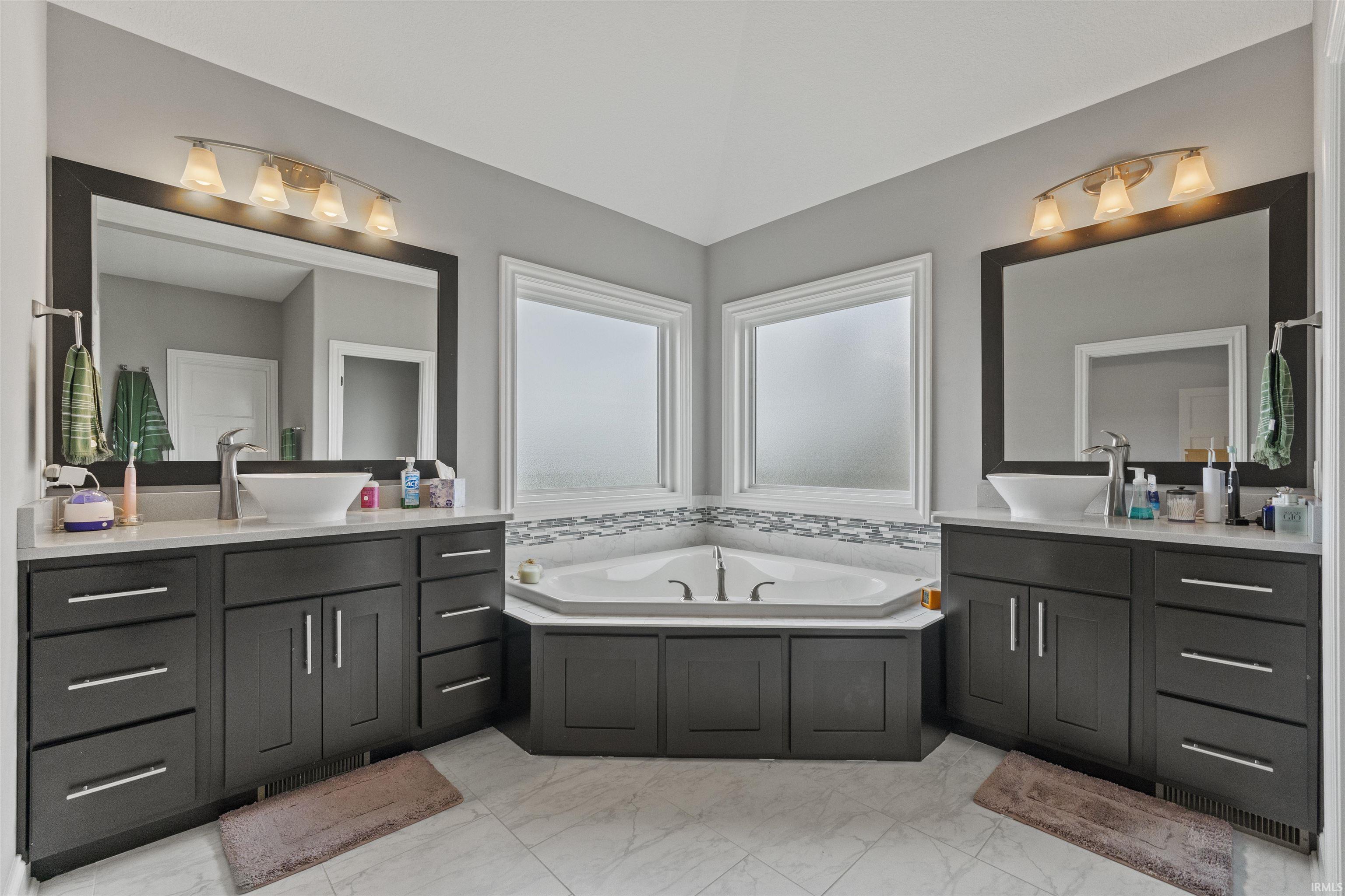 3018 Greythorne