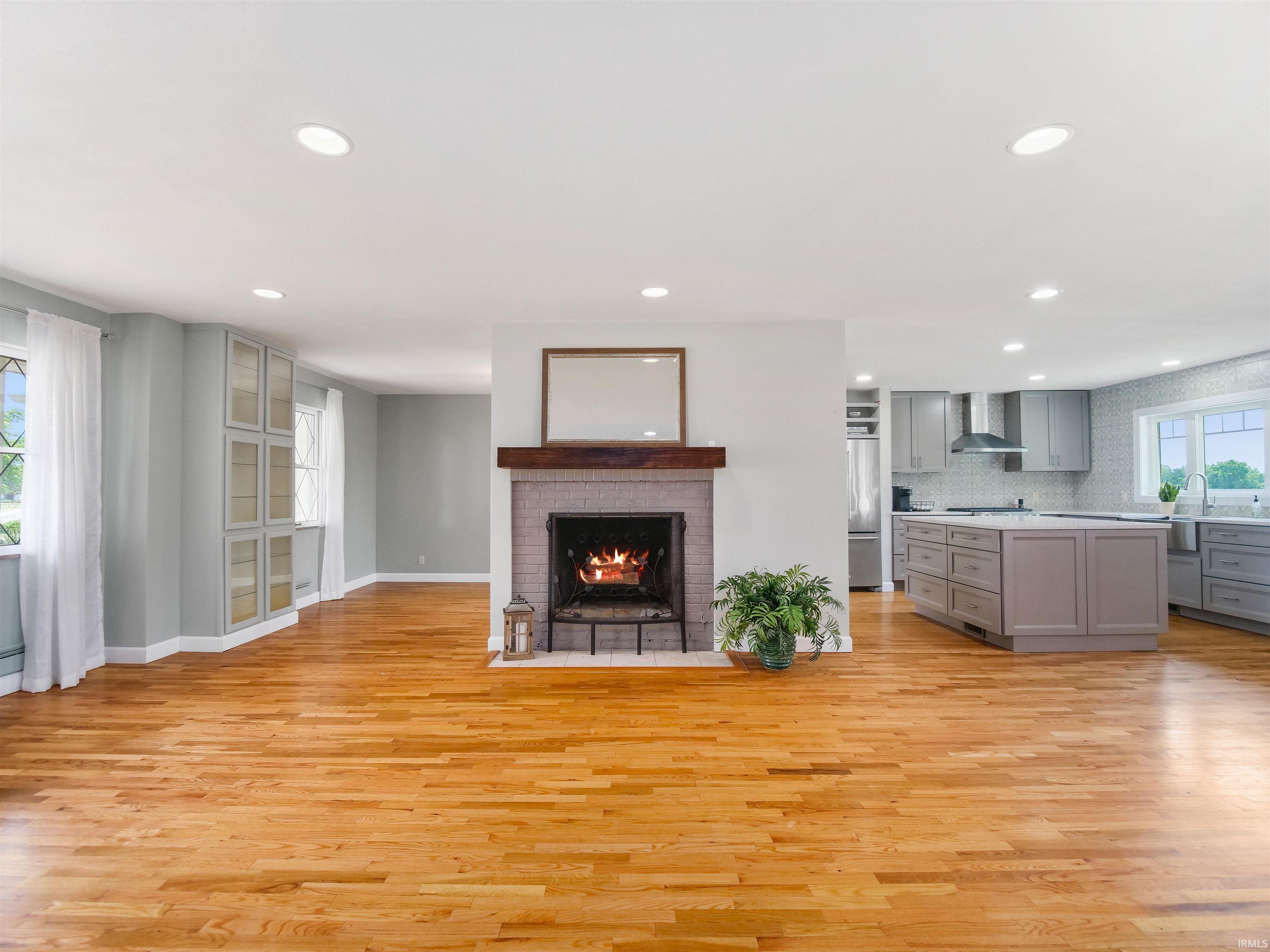 8902 South Circle