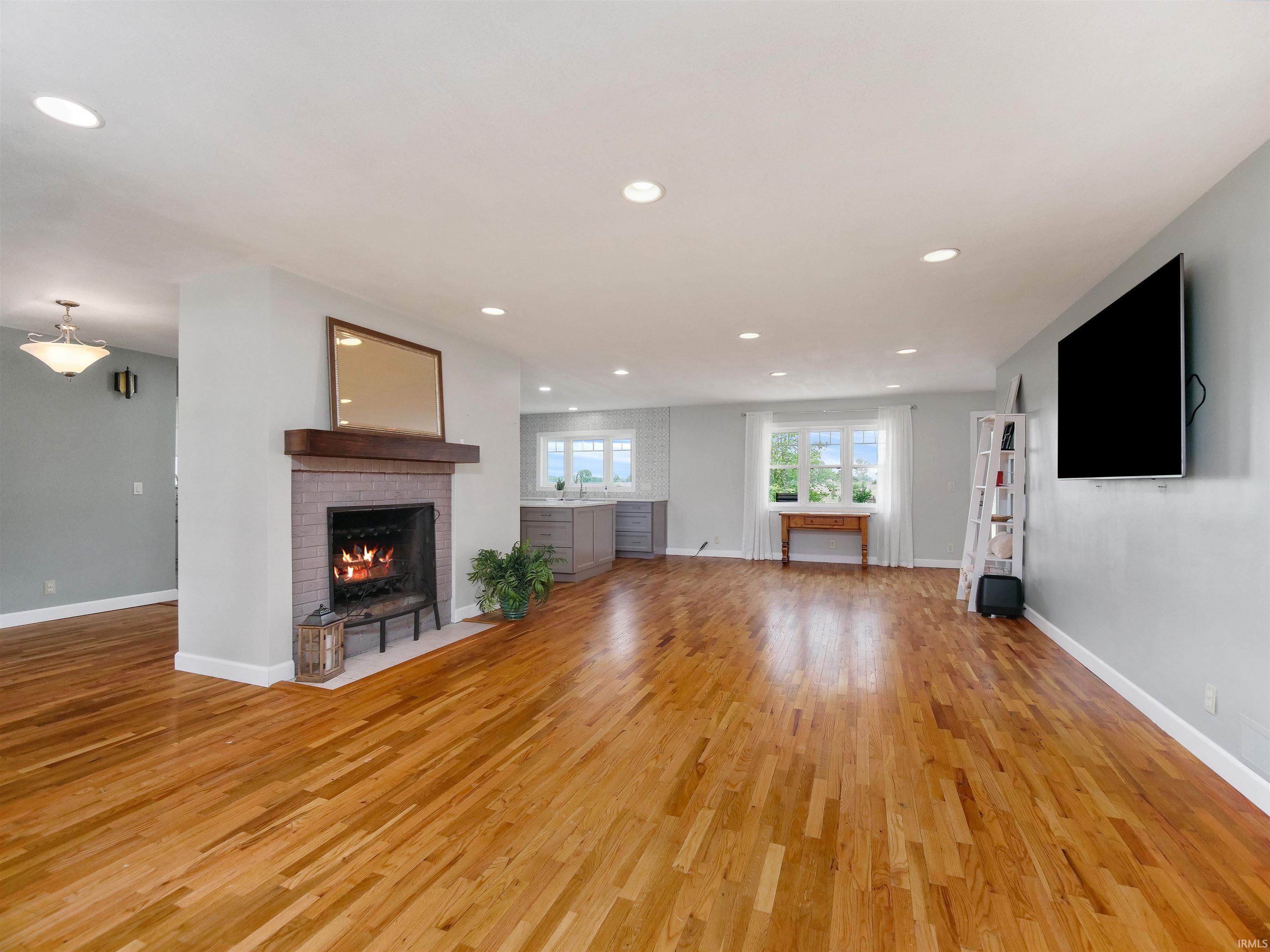 8902 South Circle
