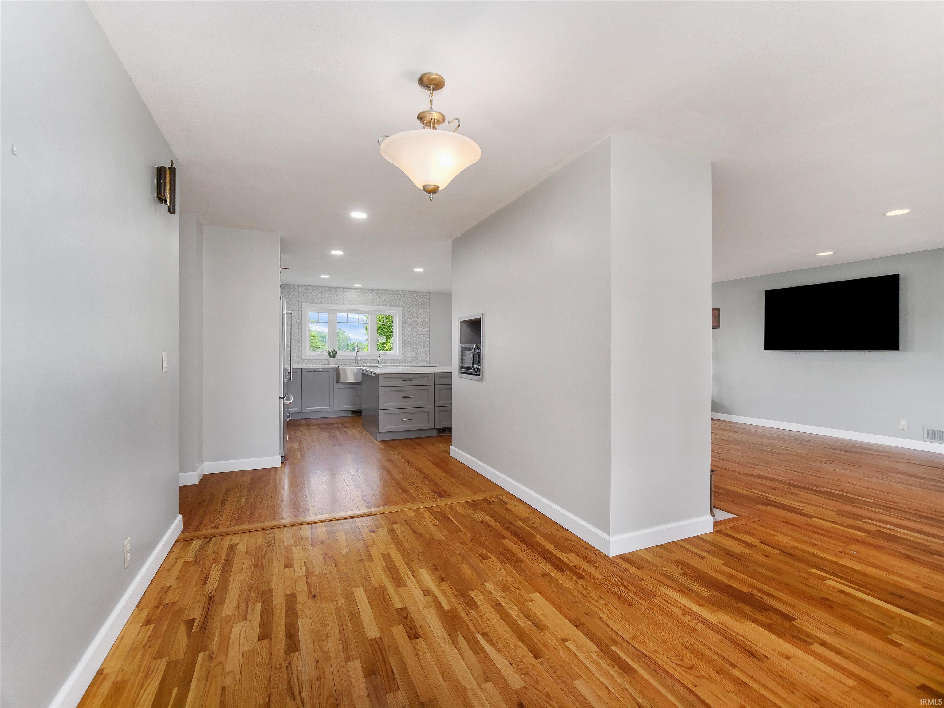 8902 South Circle