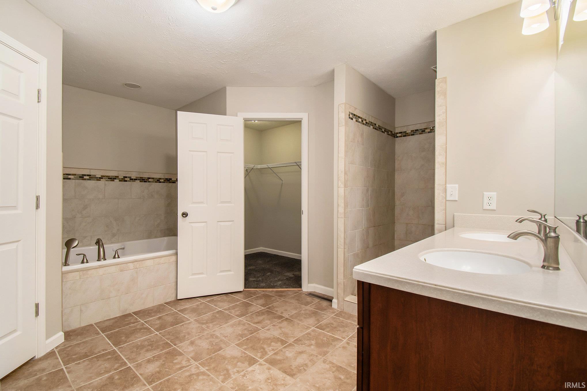 1122 Bellhaven