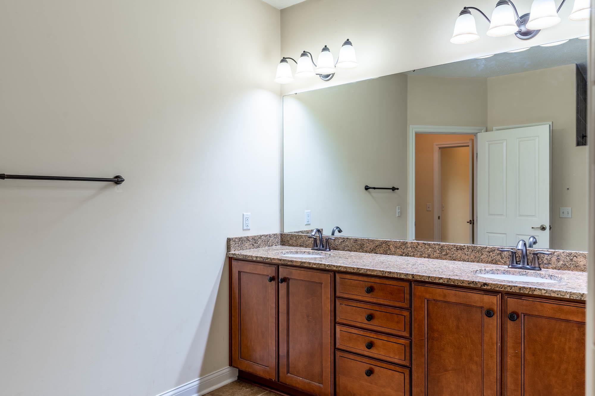 1529 Summit Reserve