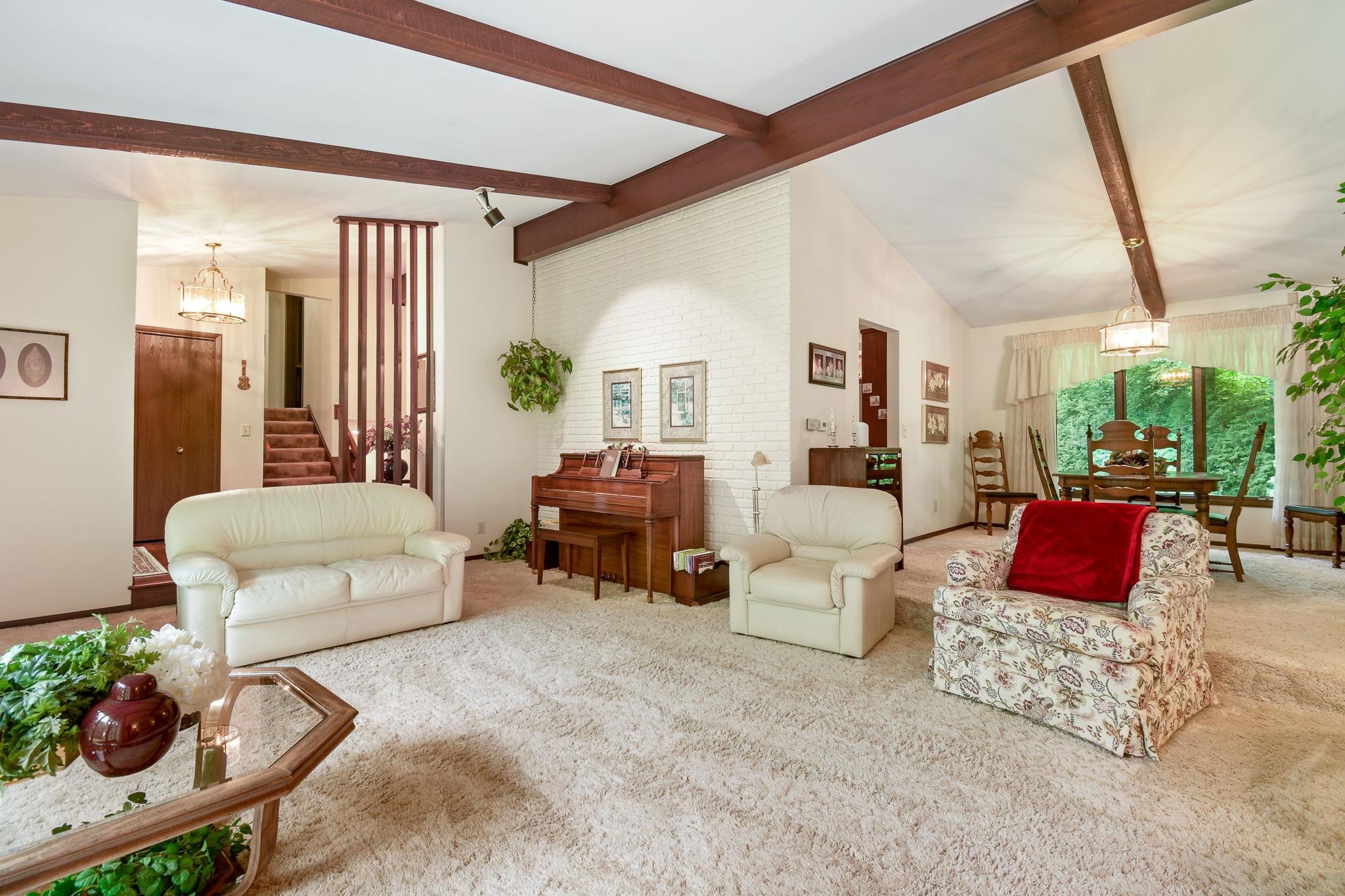 1376 Woodburn