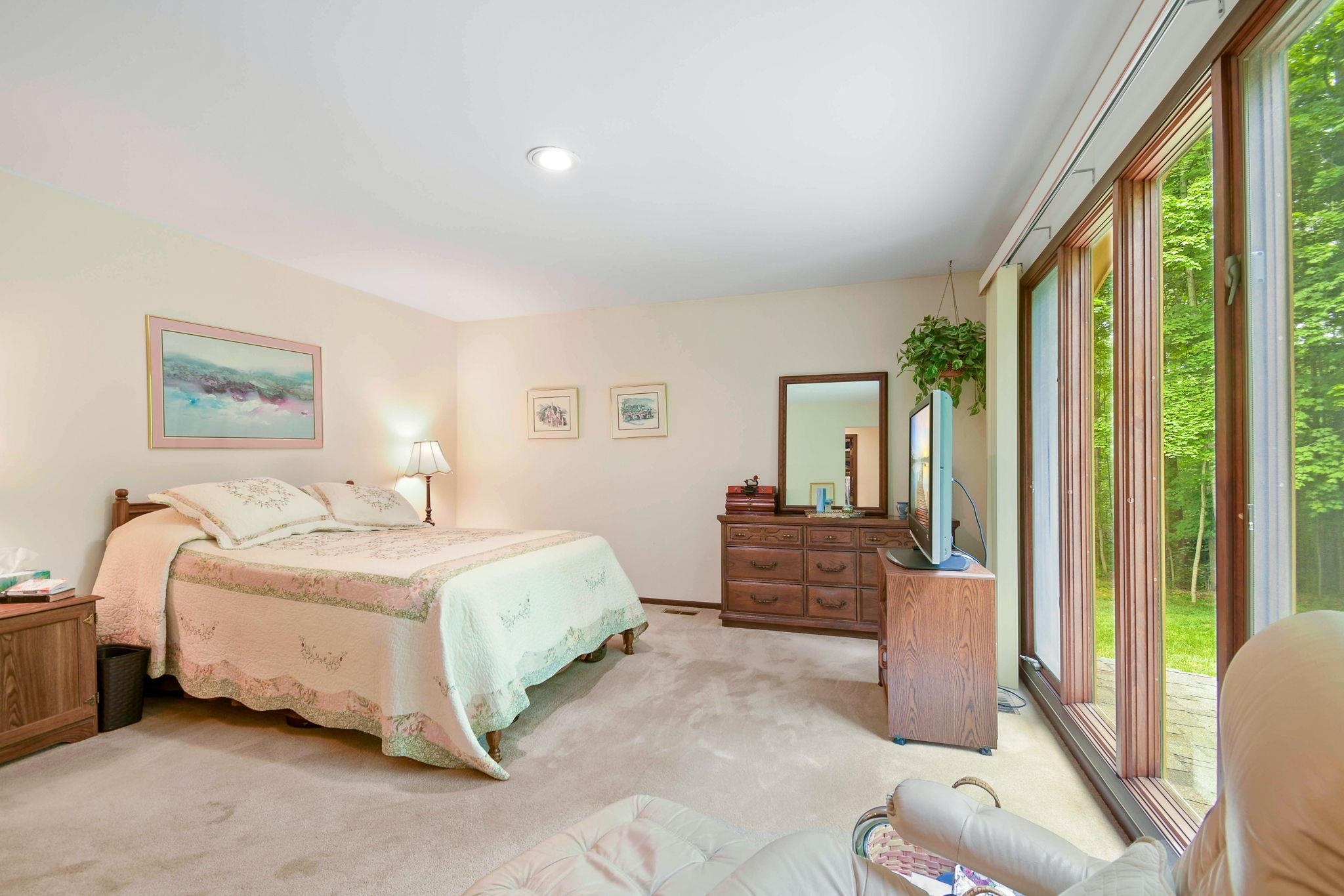 1376 Woodburn