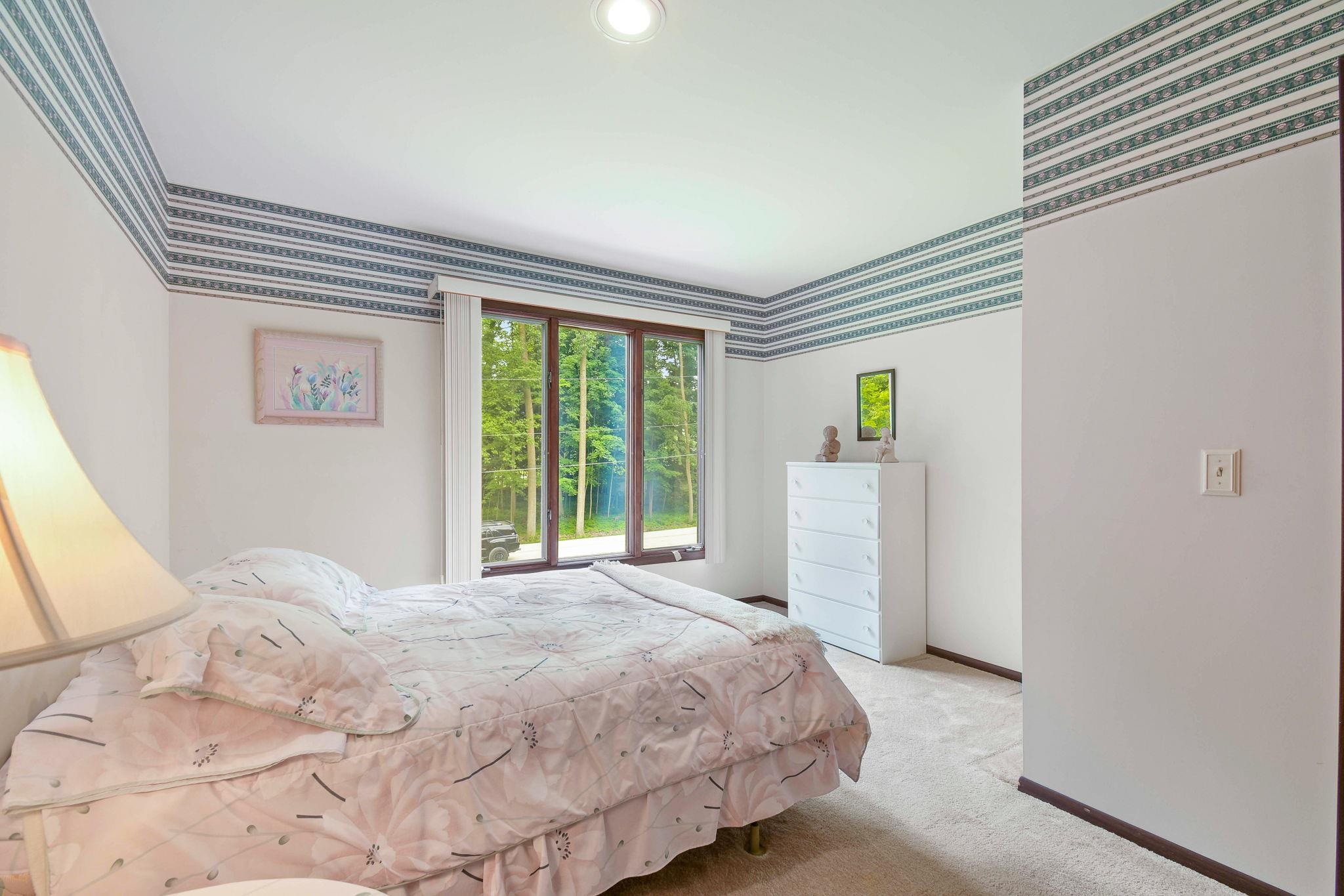 1376 Woodburn