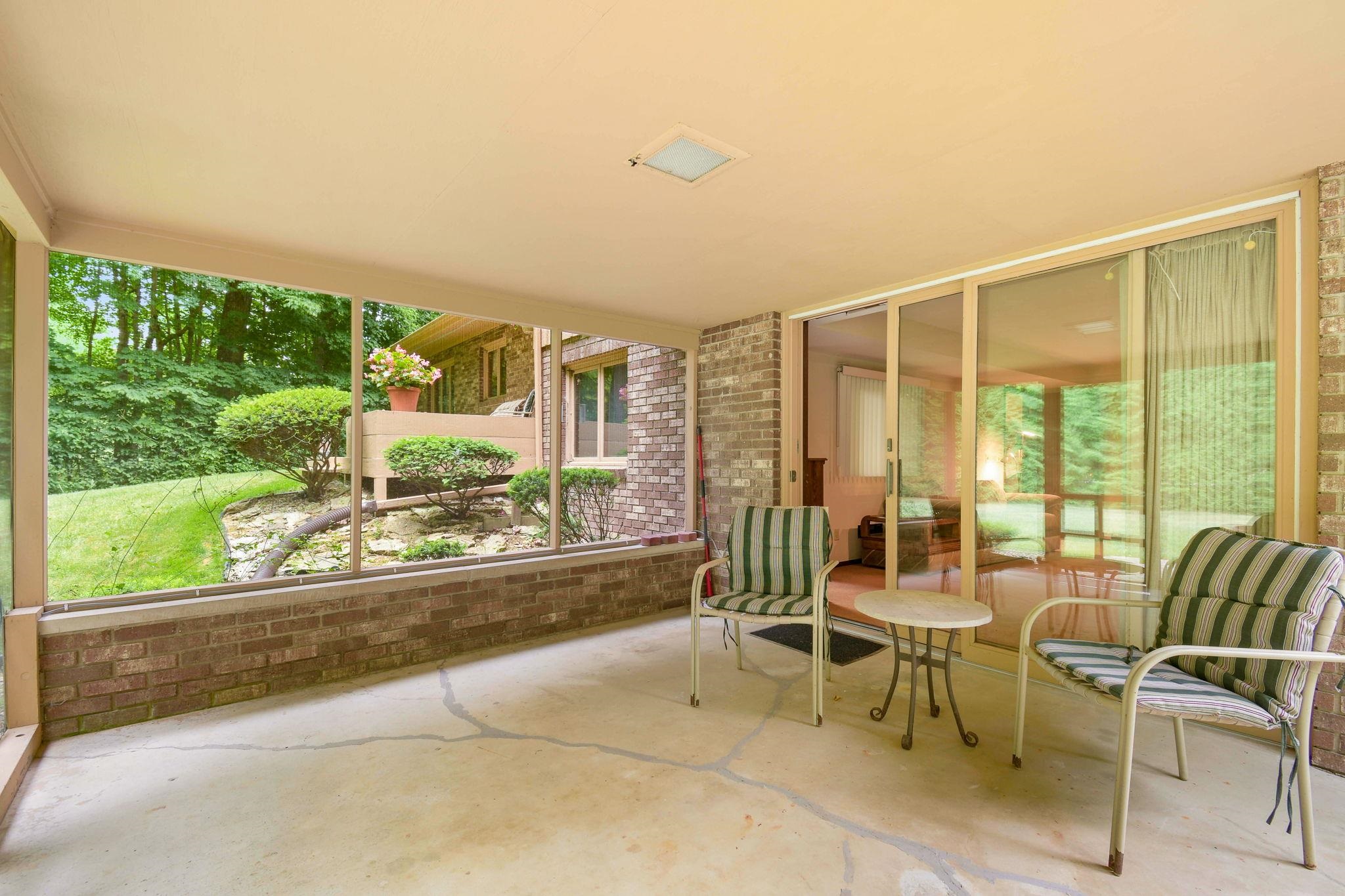 1376 Woodburn
