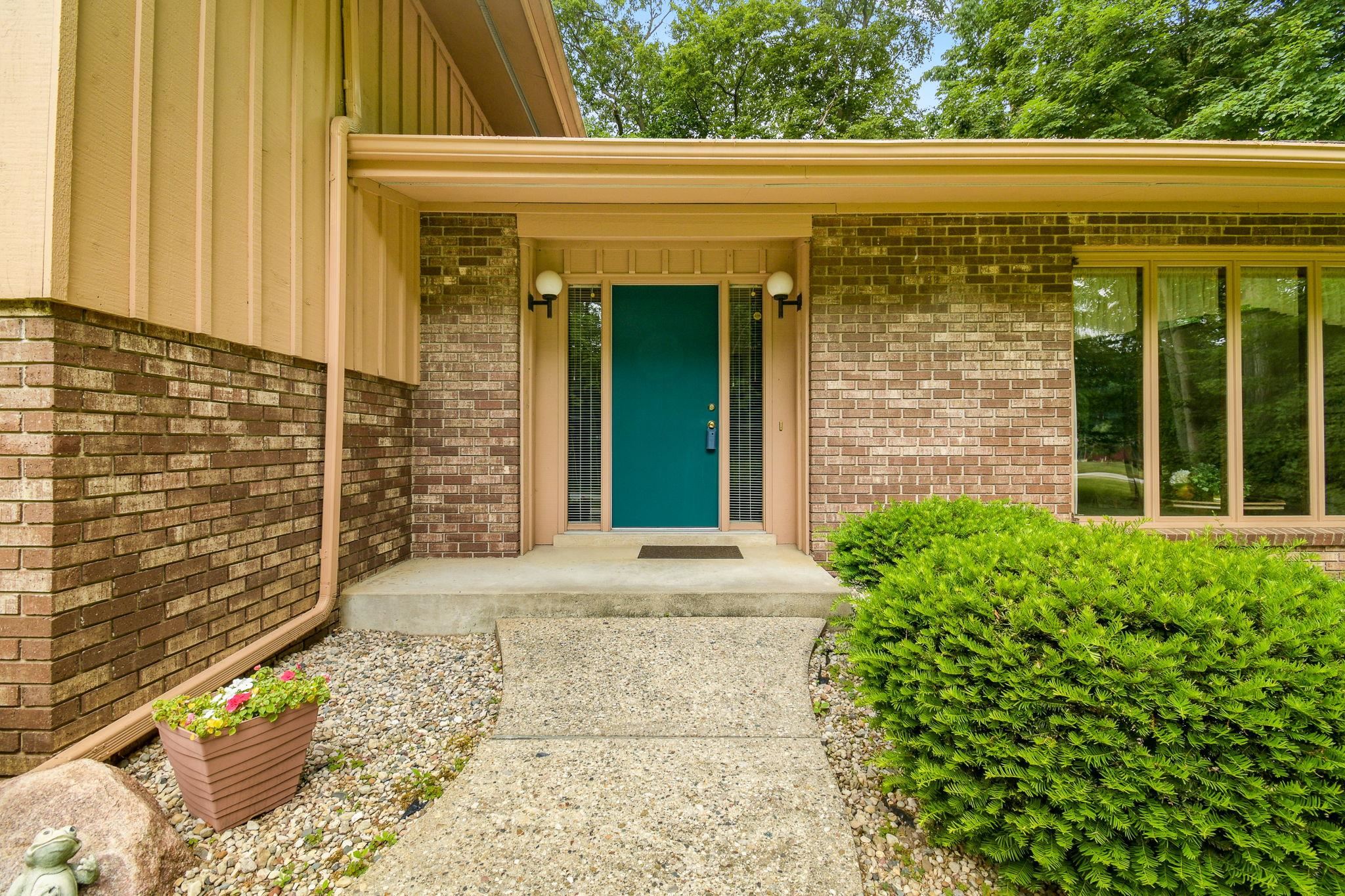 1376 Woodburn