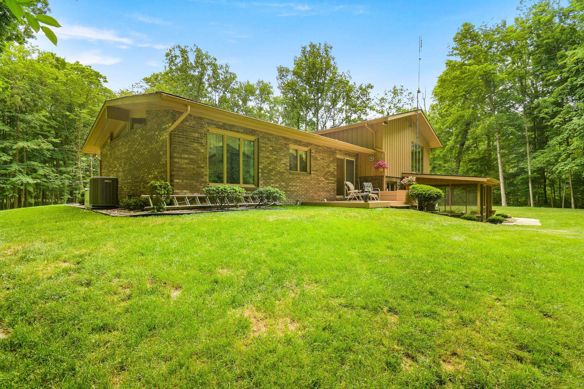 1376 Woodburn