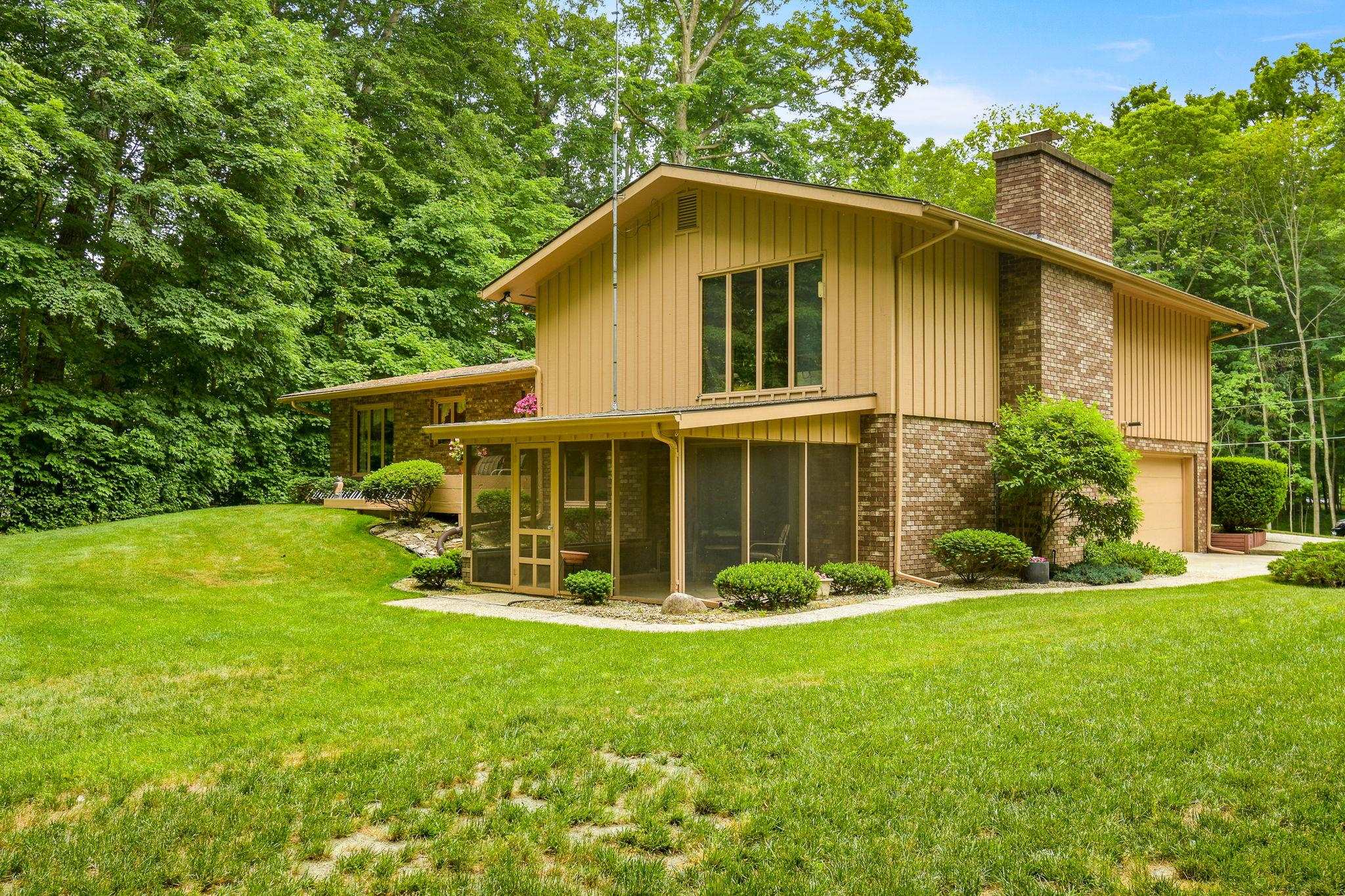1376 Woodburn