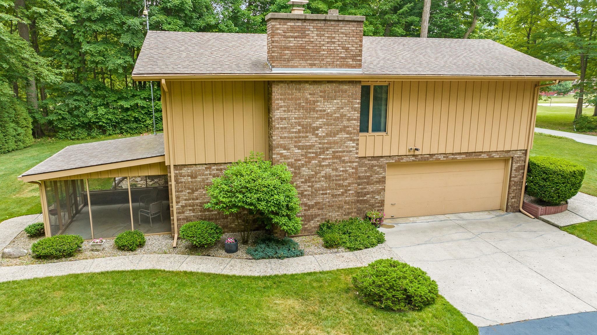 1376 Woodburn