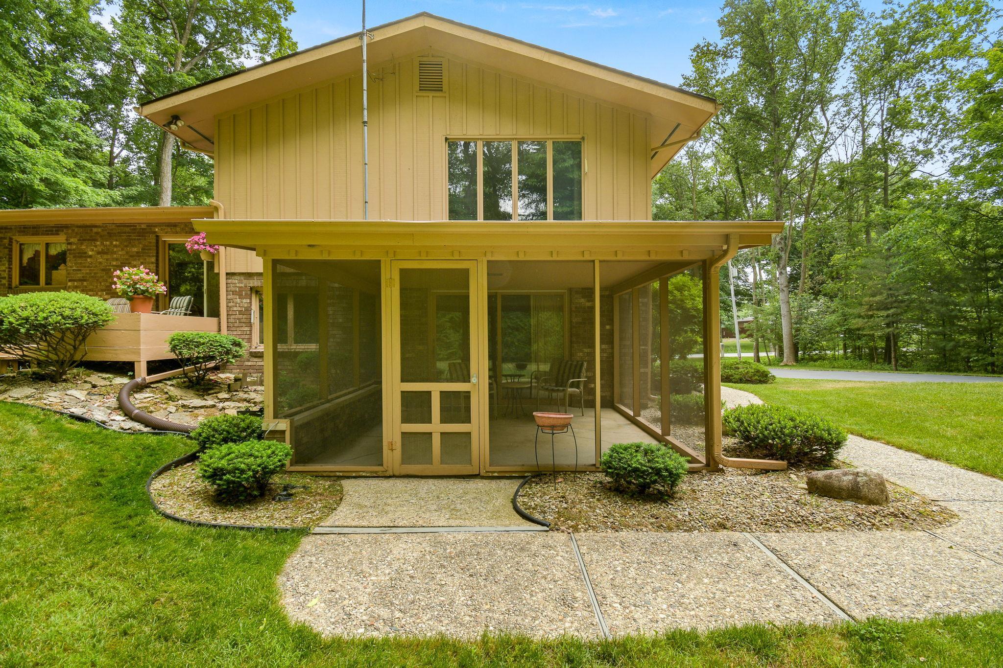 1376 Woodburn