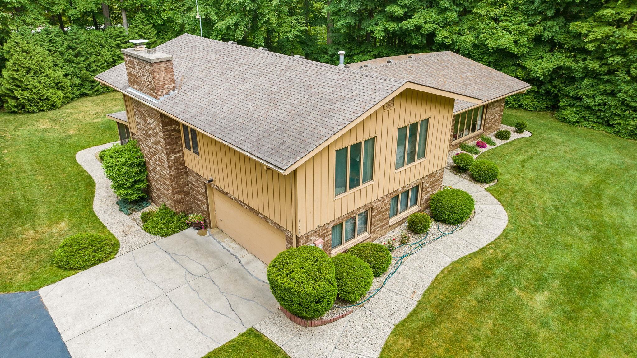 1376 Woodburn