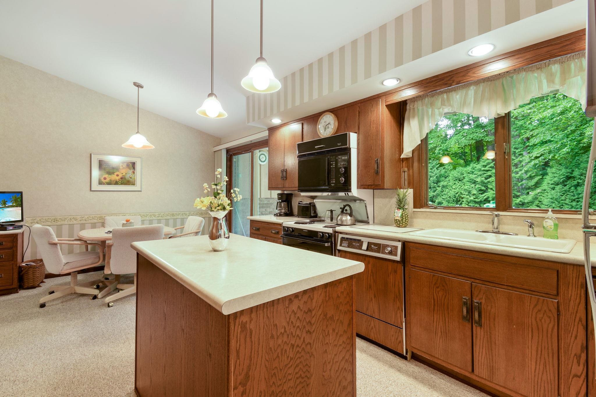1376 Woodburn