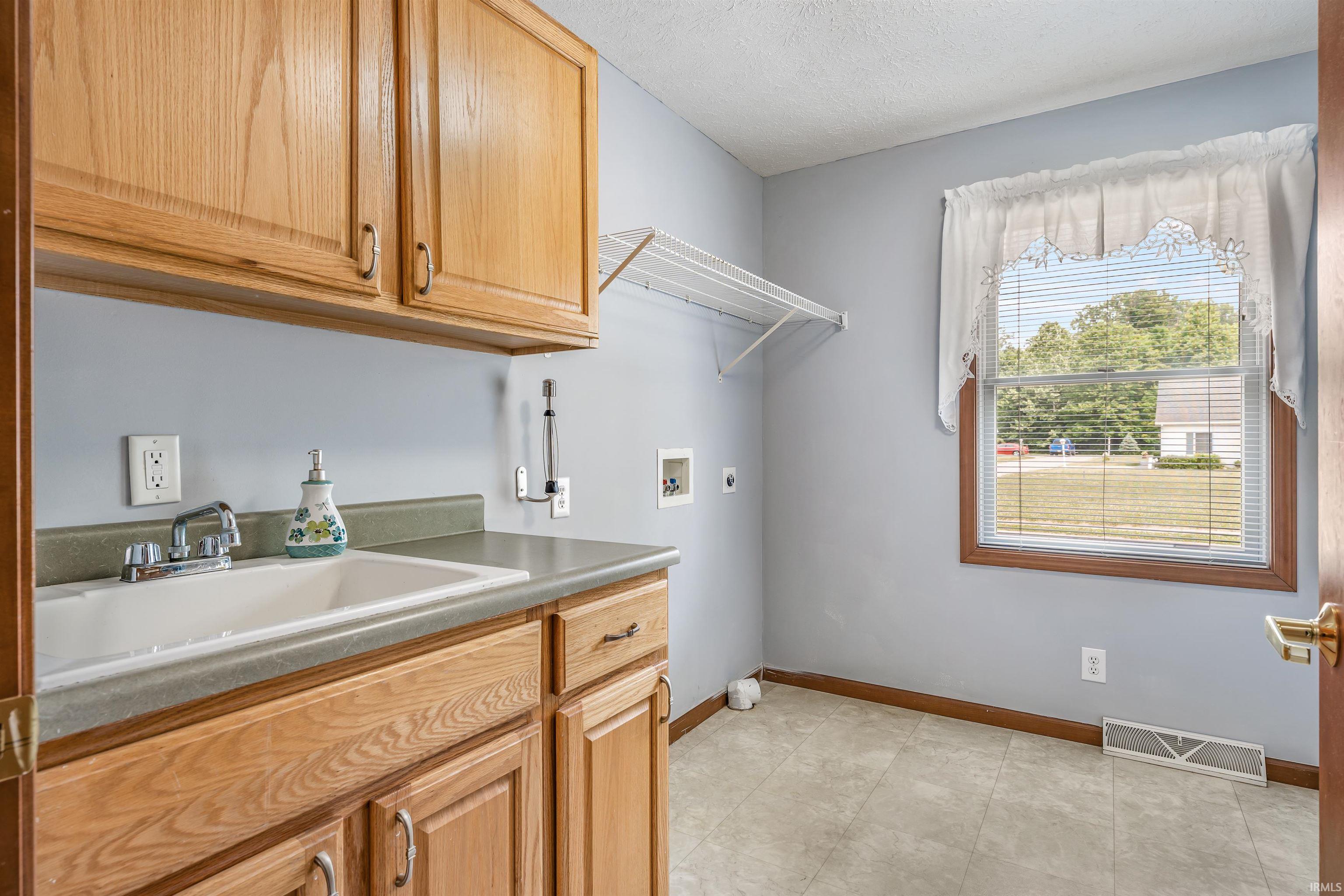 2846-A Turnpointe
