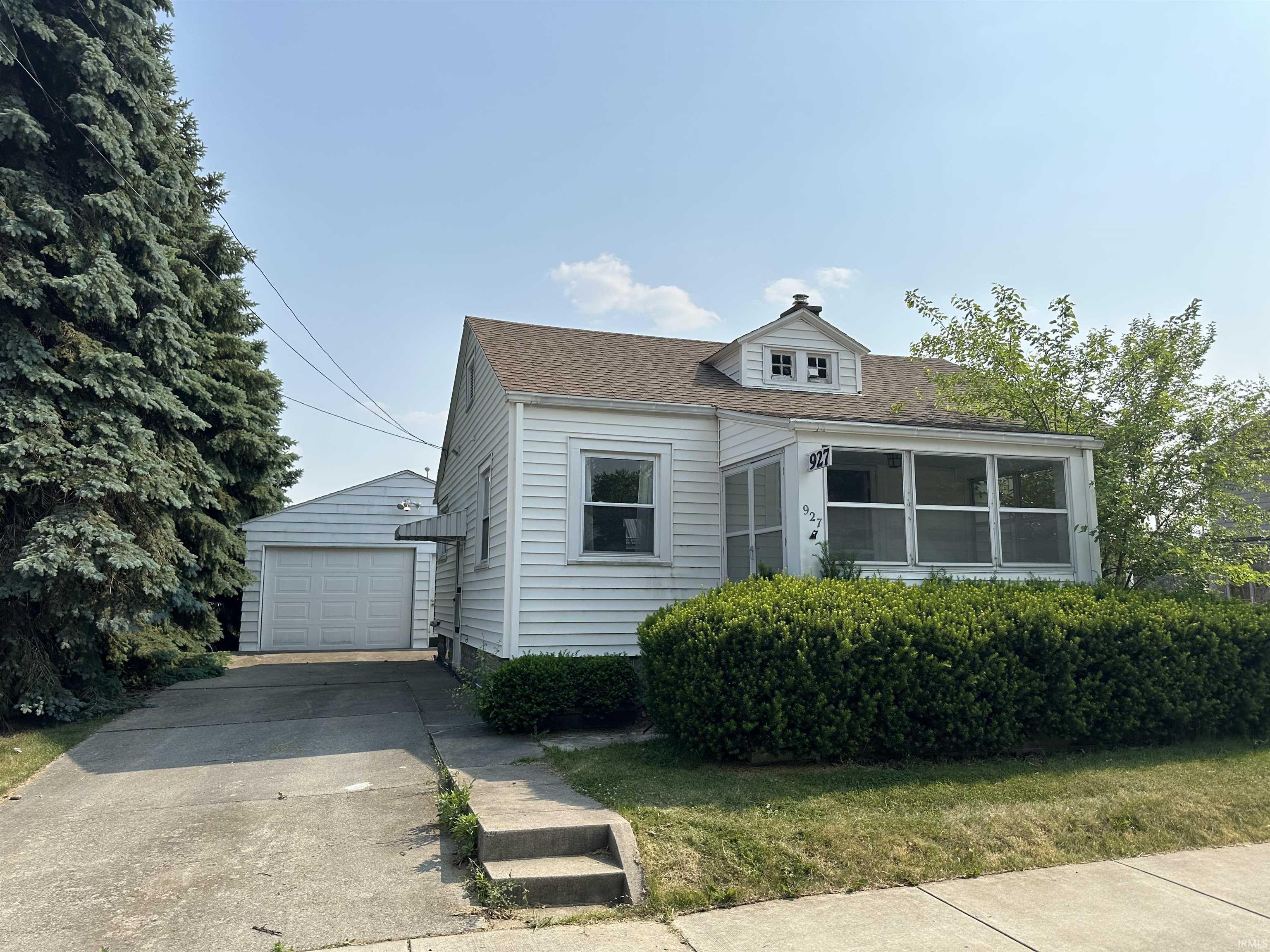 927 Clayton