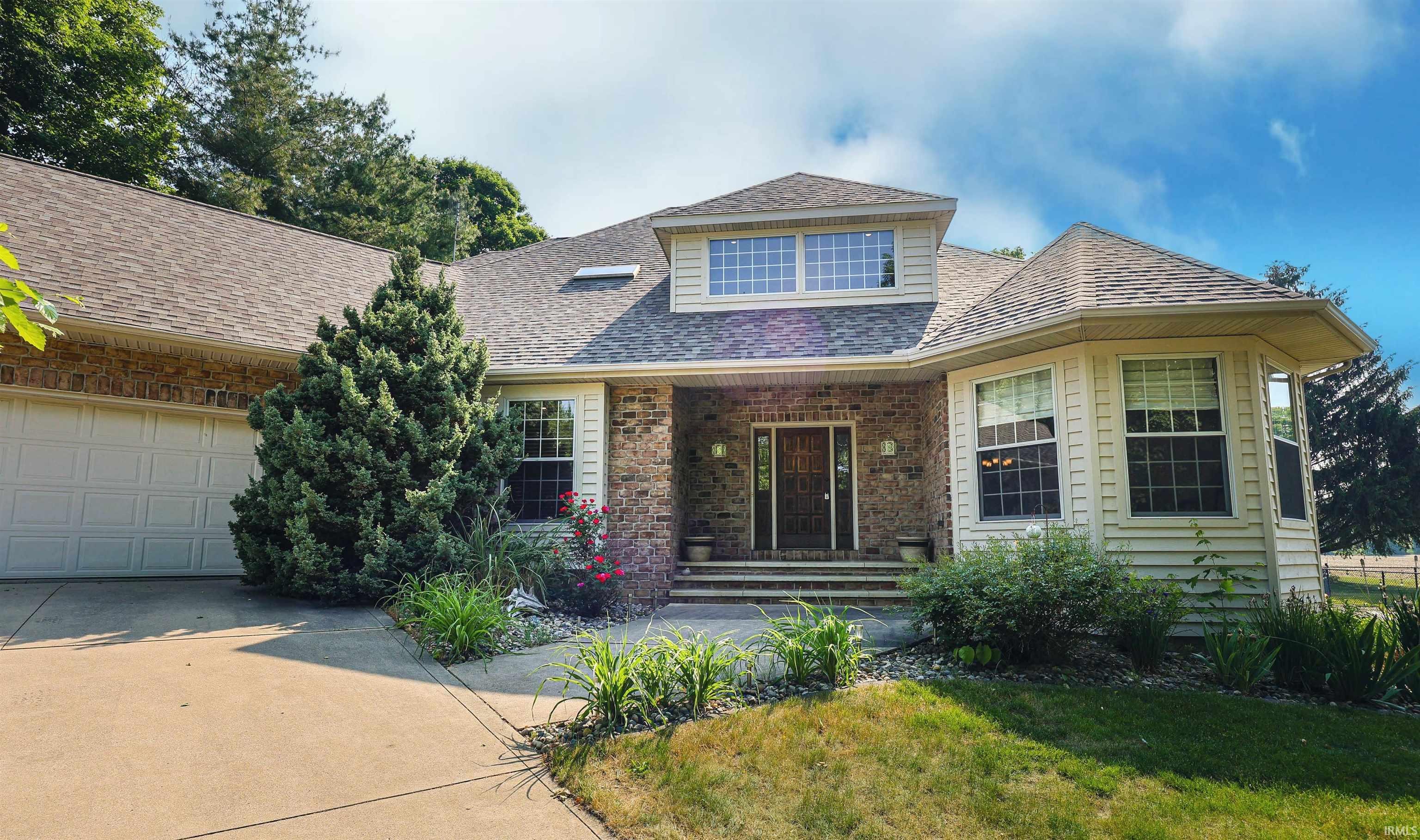1102 Woodcrest