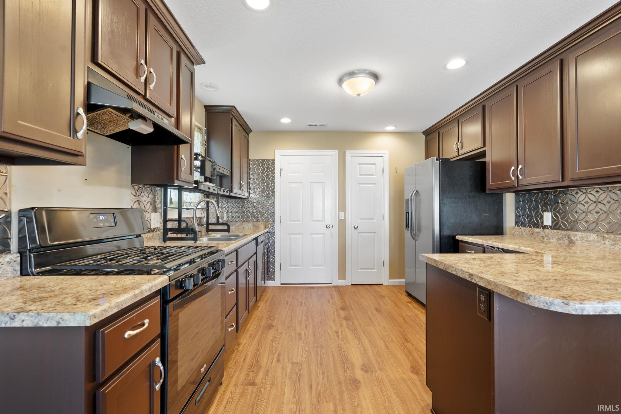 17225 Hudson