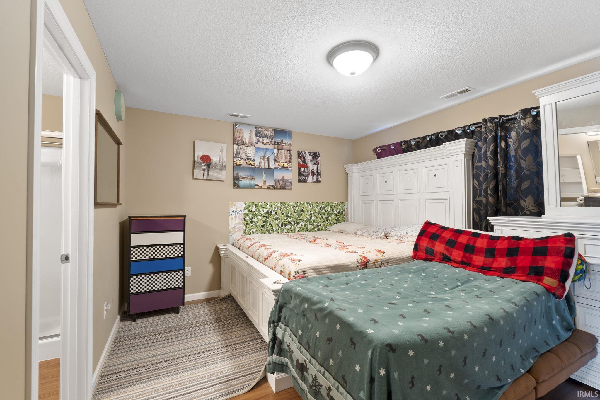 17225 Hudson