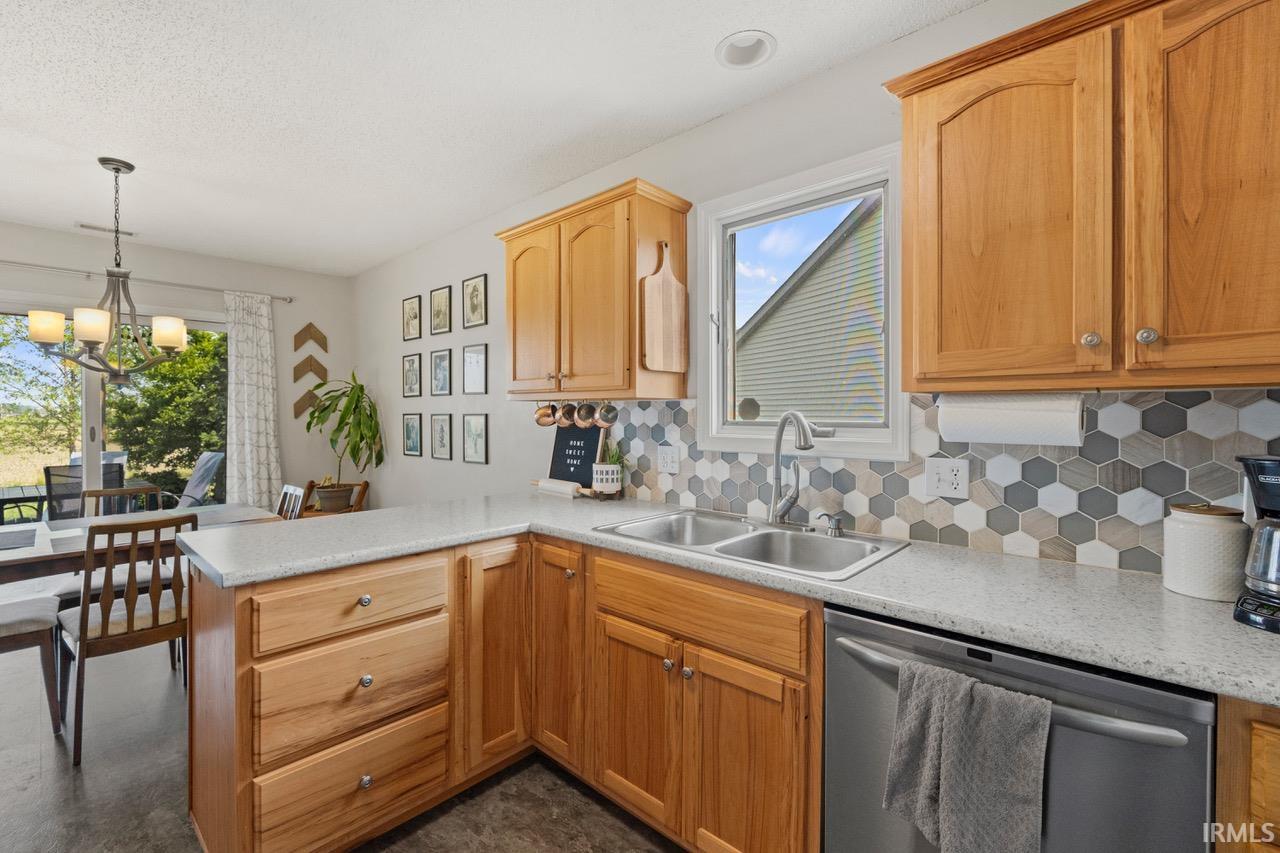 4461 Fenwick