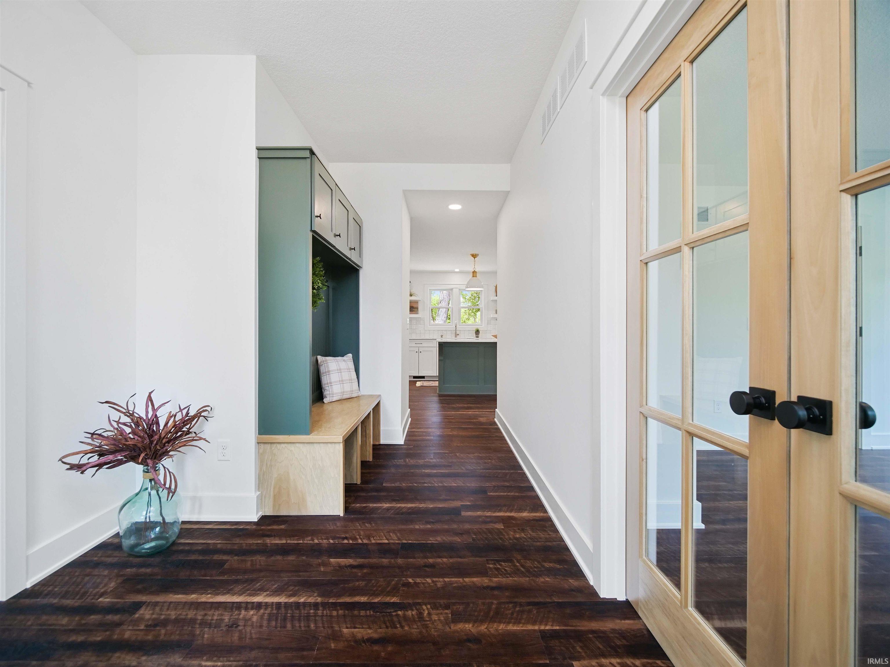 1720 Dell Cove