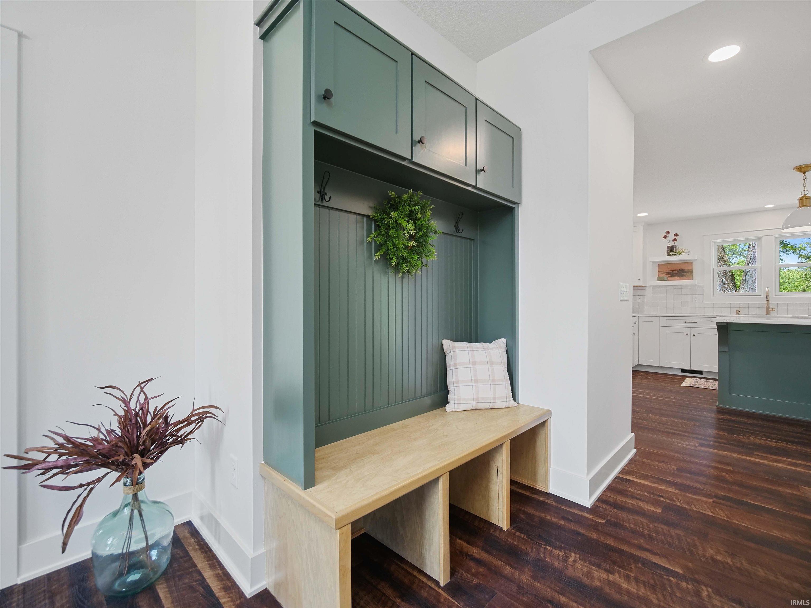1720 Dell Cove