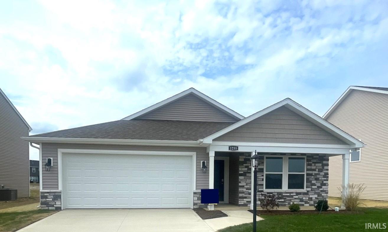 1255 Livingston Lakes