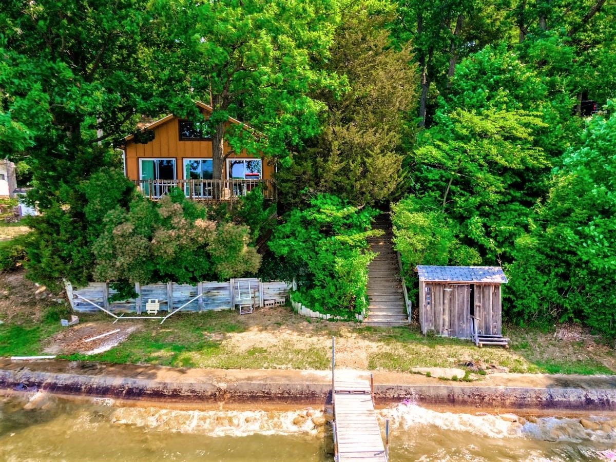 1560 Lane 105 Lake James