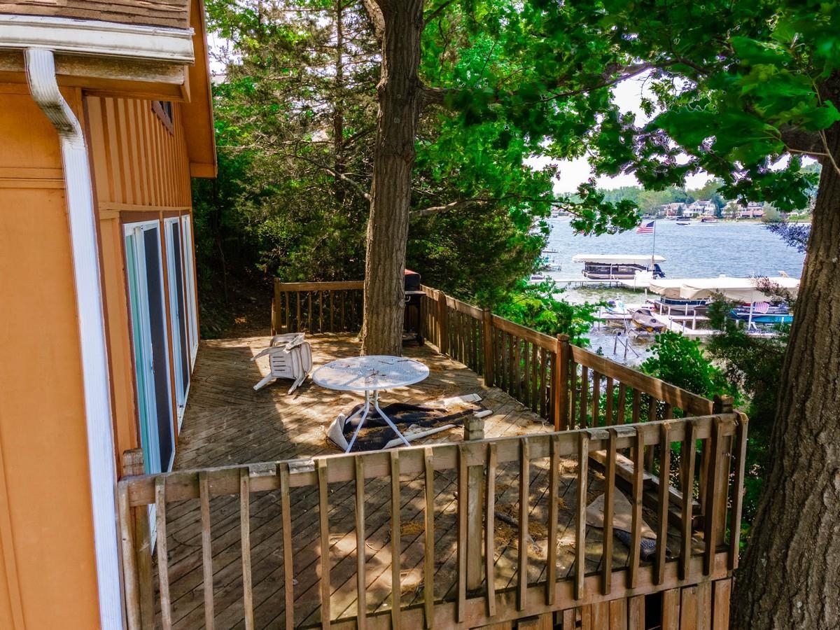 1560 Lane 105 Lake James