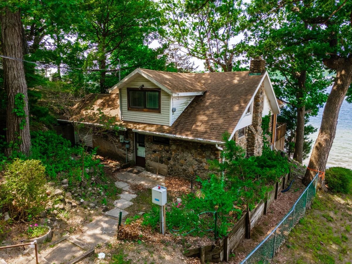 1560 Lane 105 Lake James
