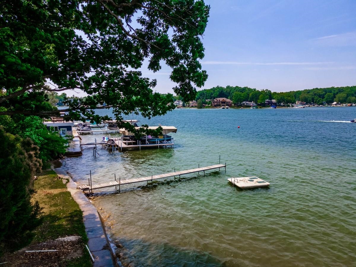1560 Lane 105 Lake James