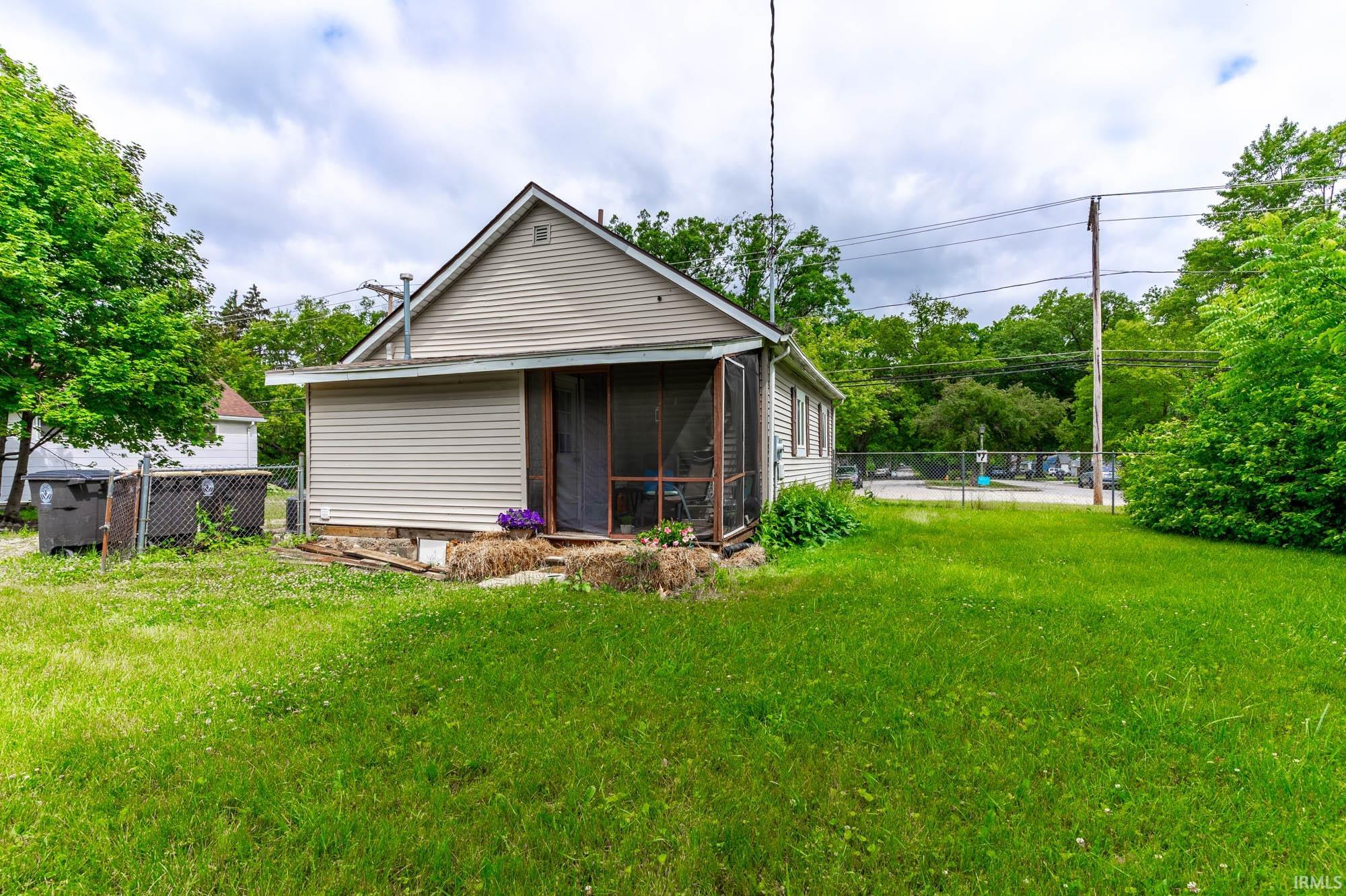 1502 Vance