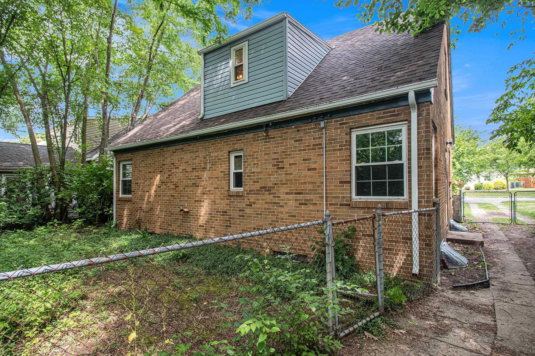 1512 Cedar
